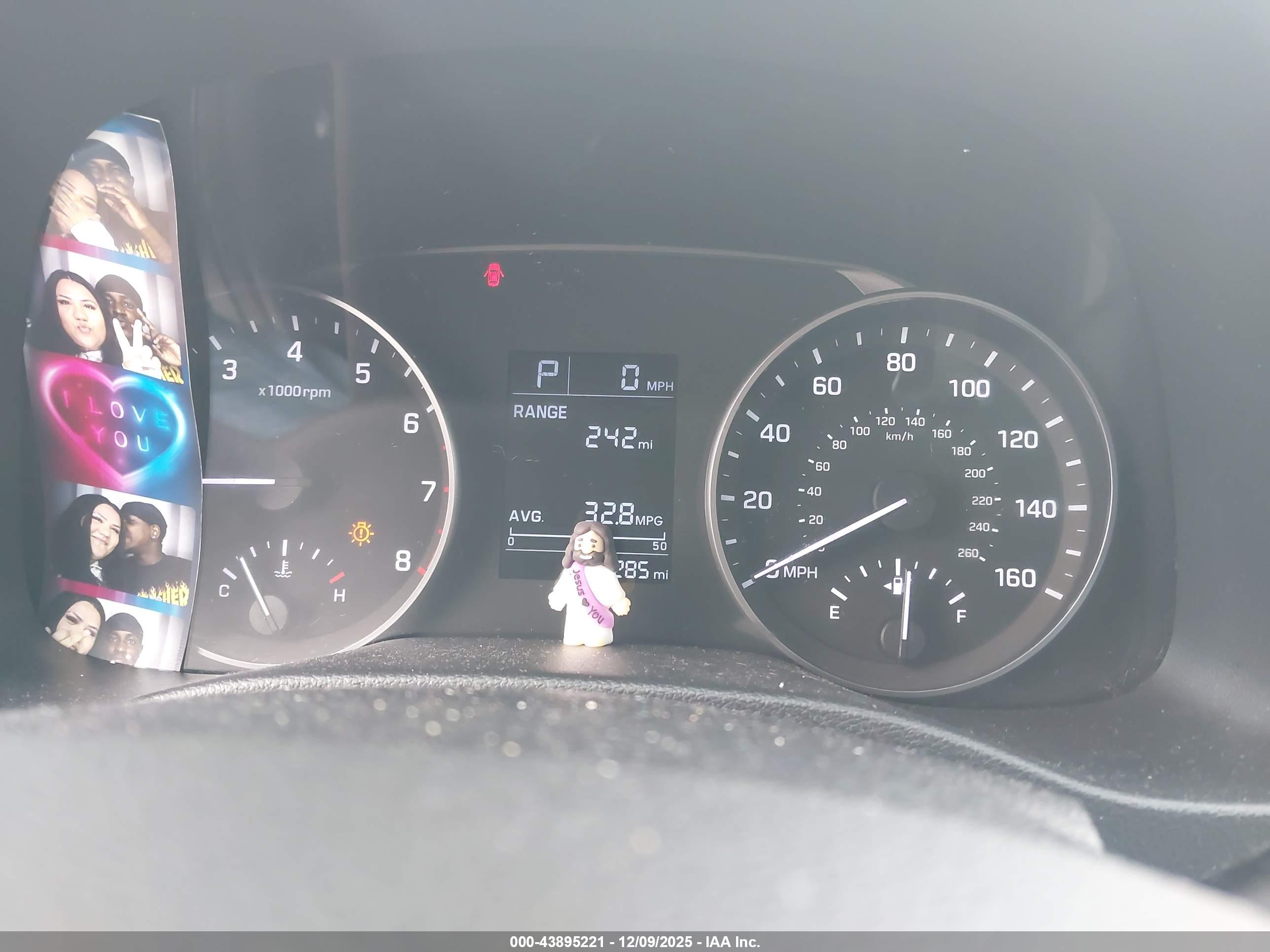 HYUNDAI ELANTRA image 7