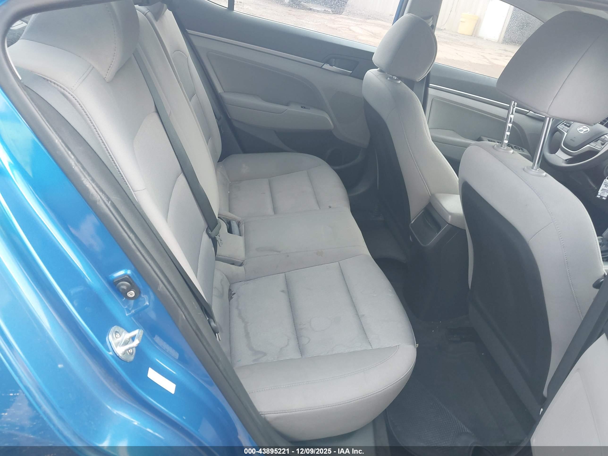 HYUNDAI ELANTRA image 8