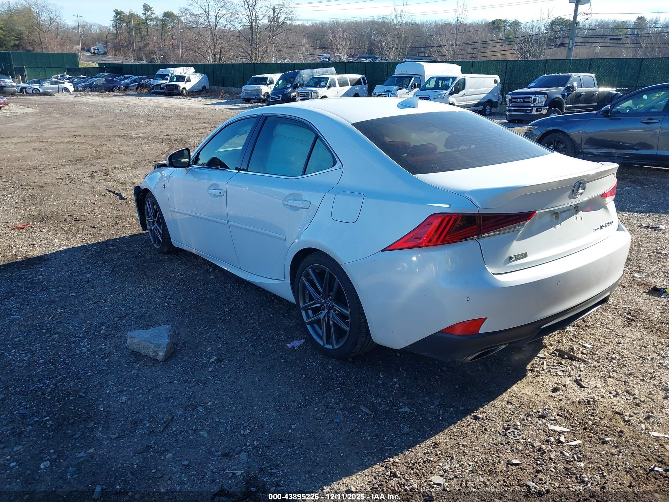 LEXUS IS image 3