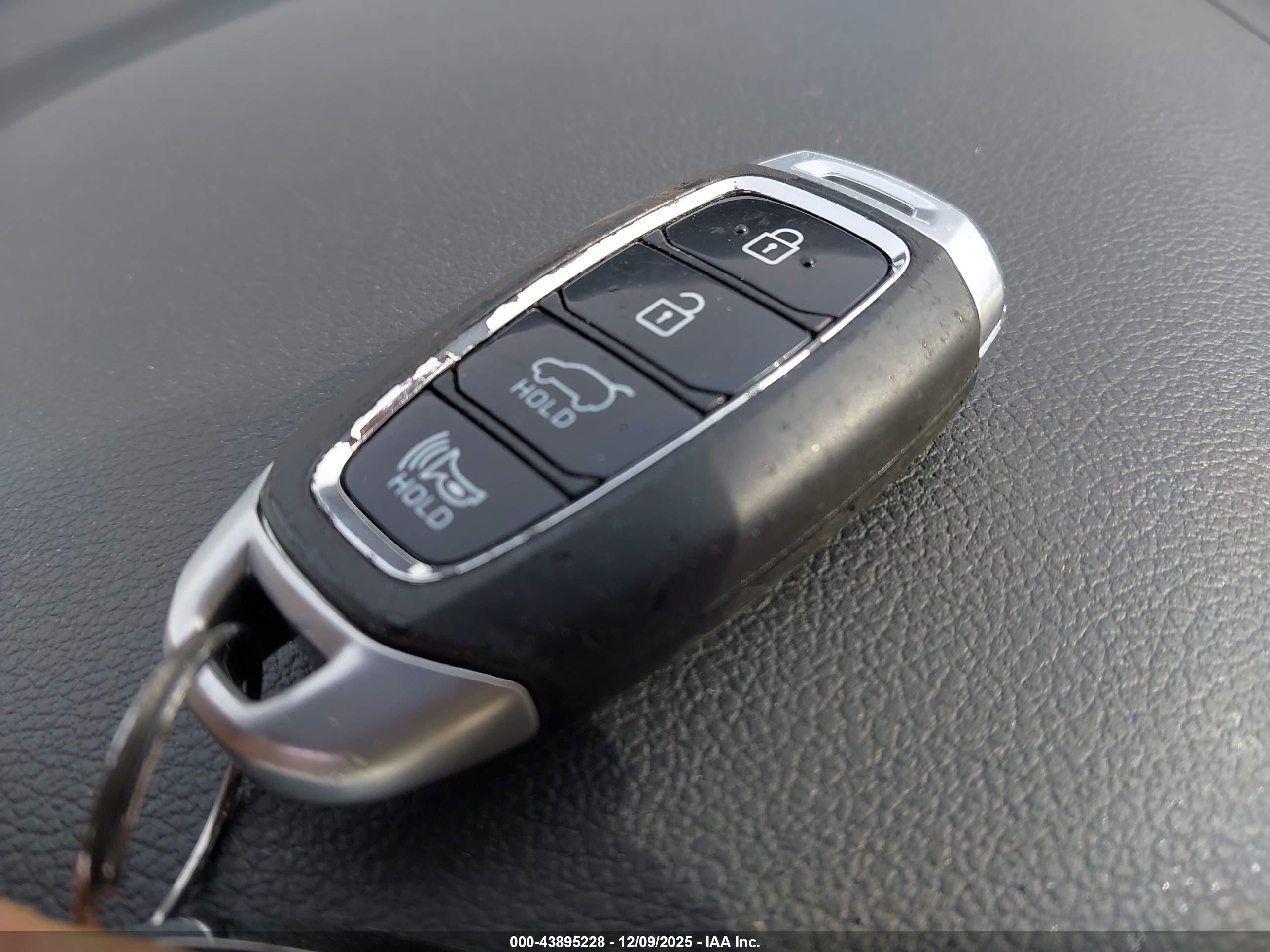 HYUNDAI KONA image 11