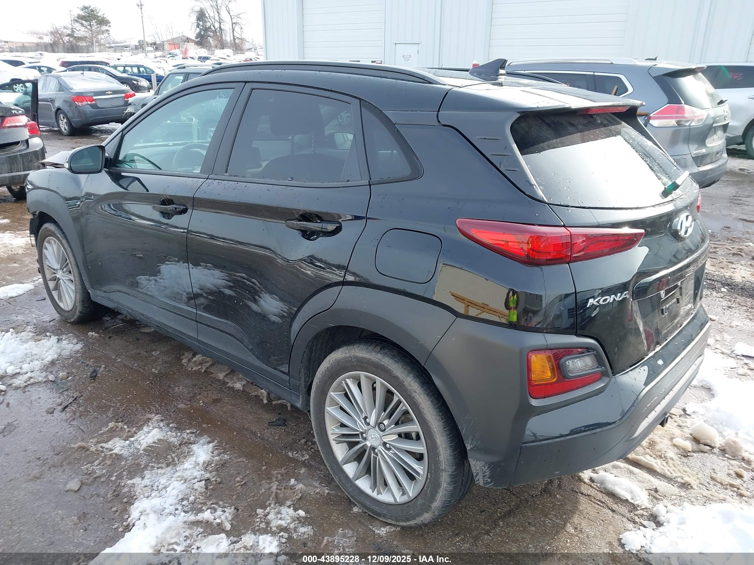 HYUNDAI KONA image 3