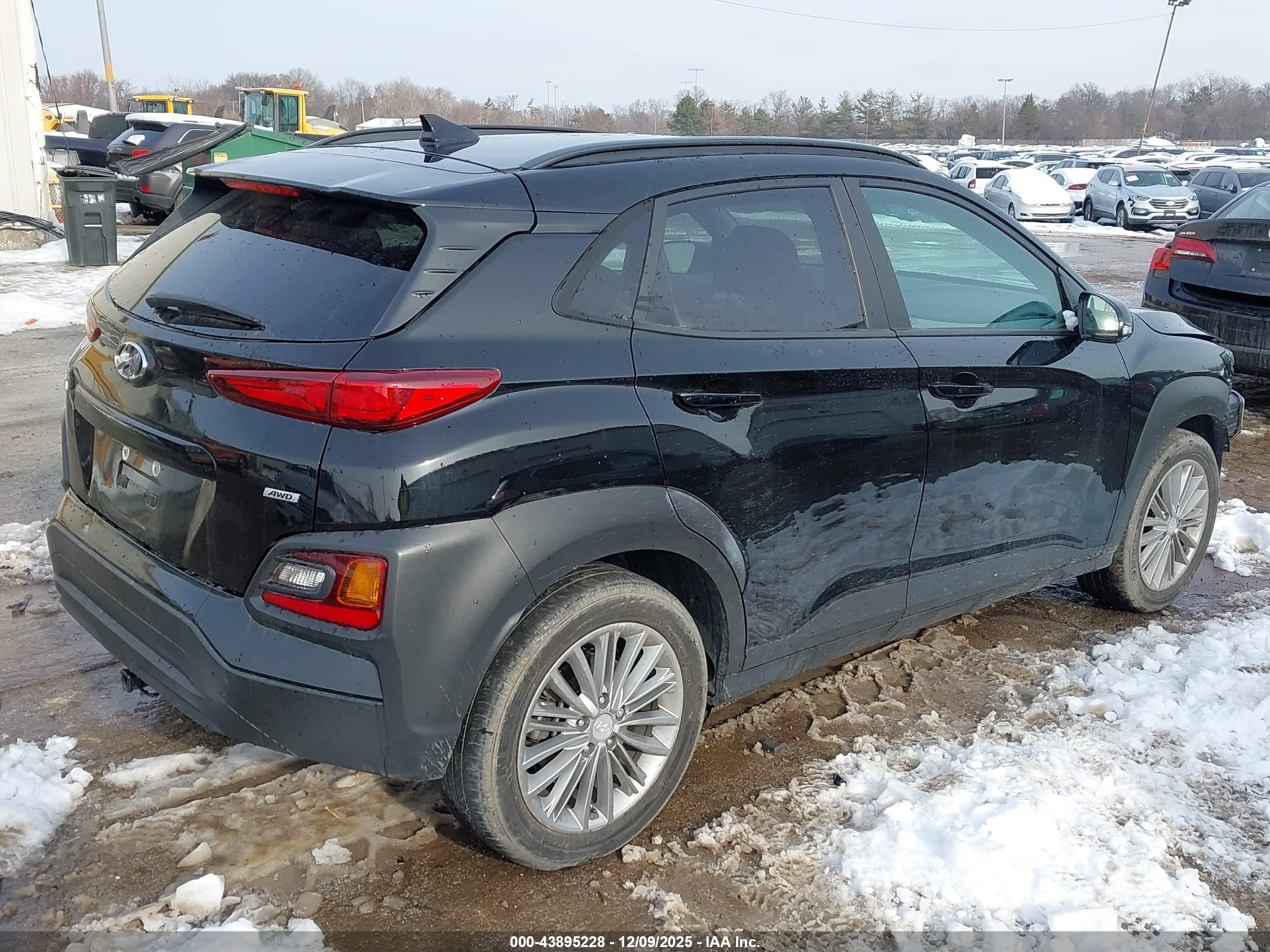 HYUNDAI KONA image 4