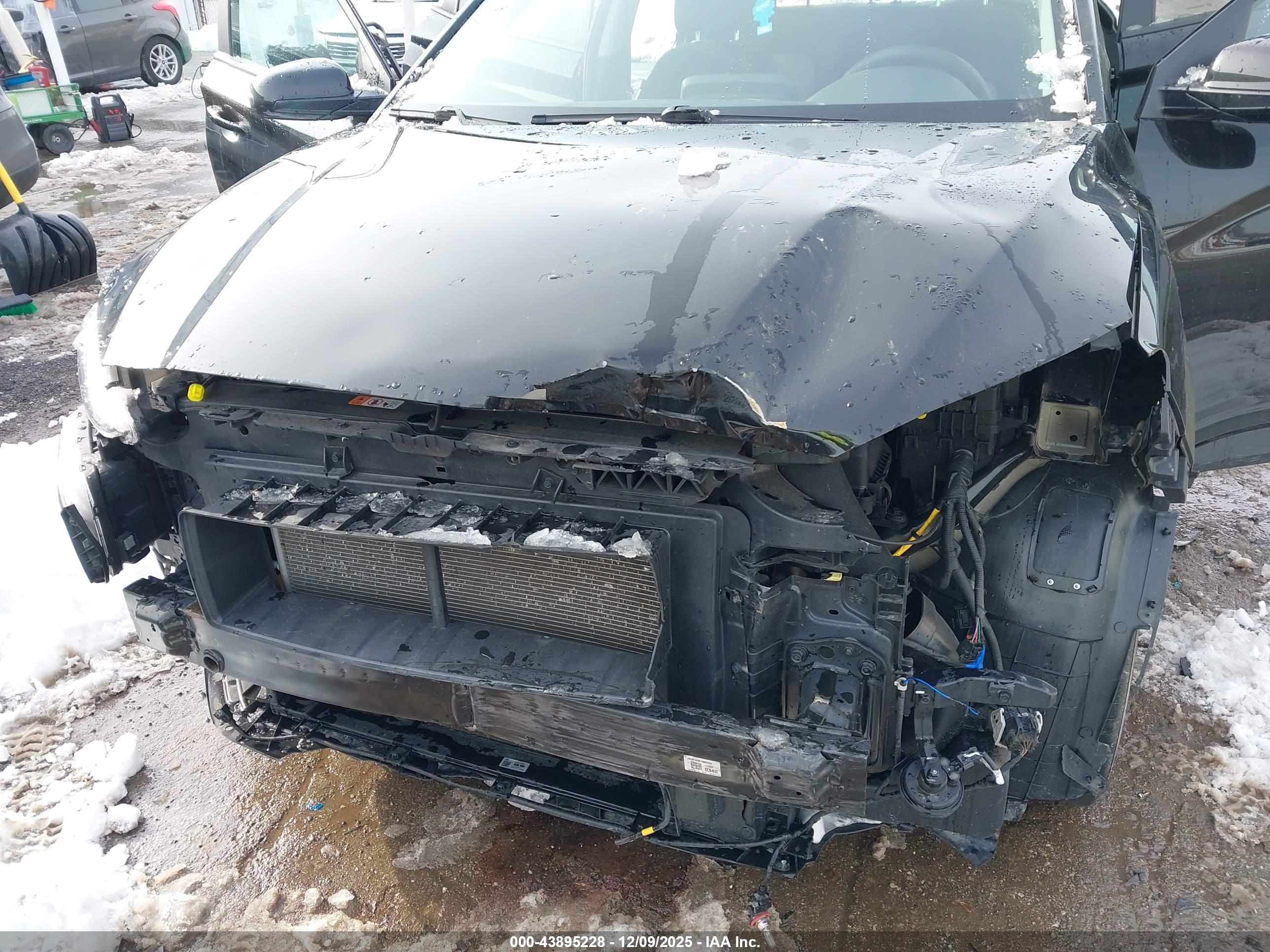 HYUNDAI KONA image 6