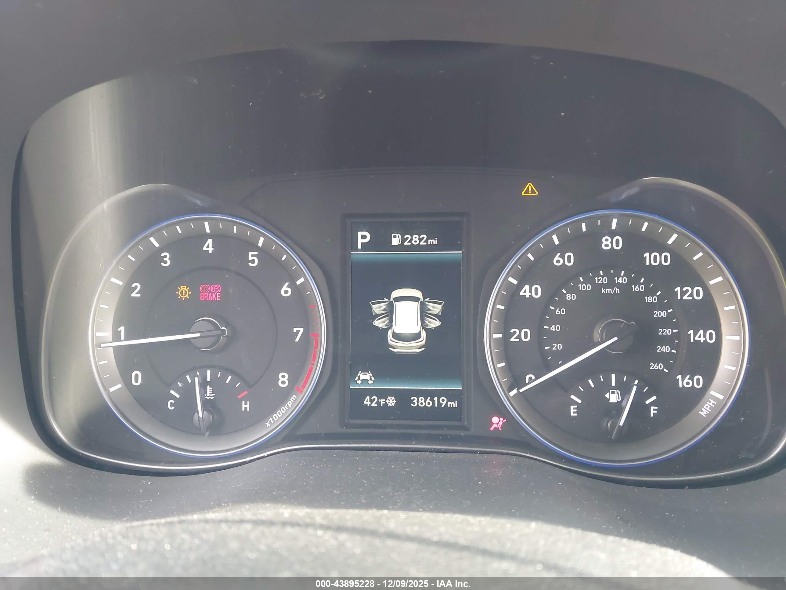 HYUNDAI KONA image 7