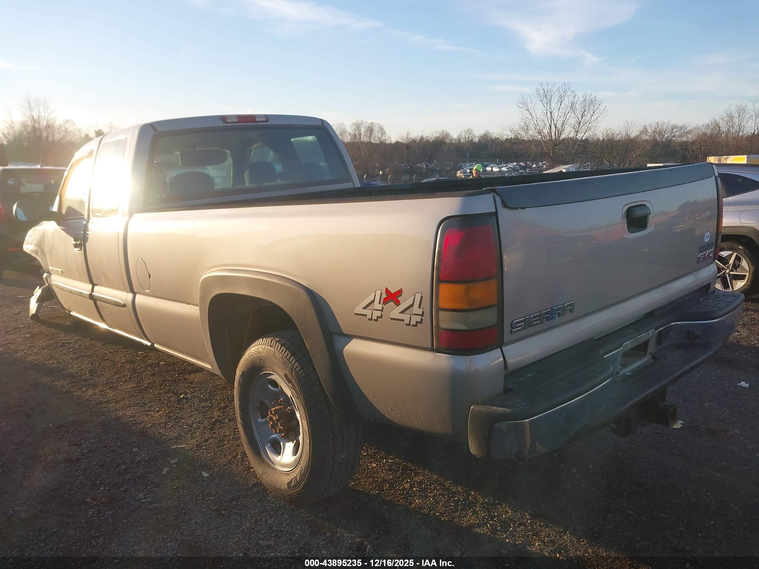 GMC SIERRA image 3