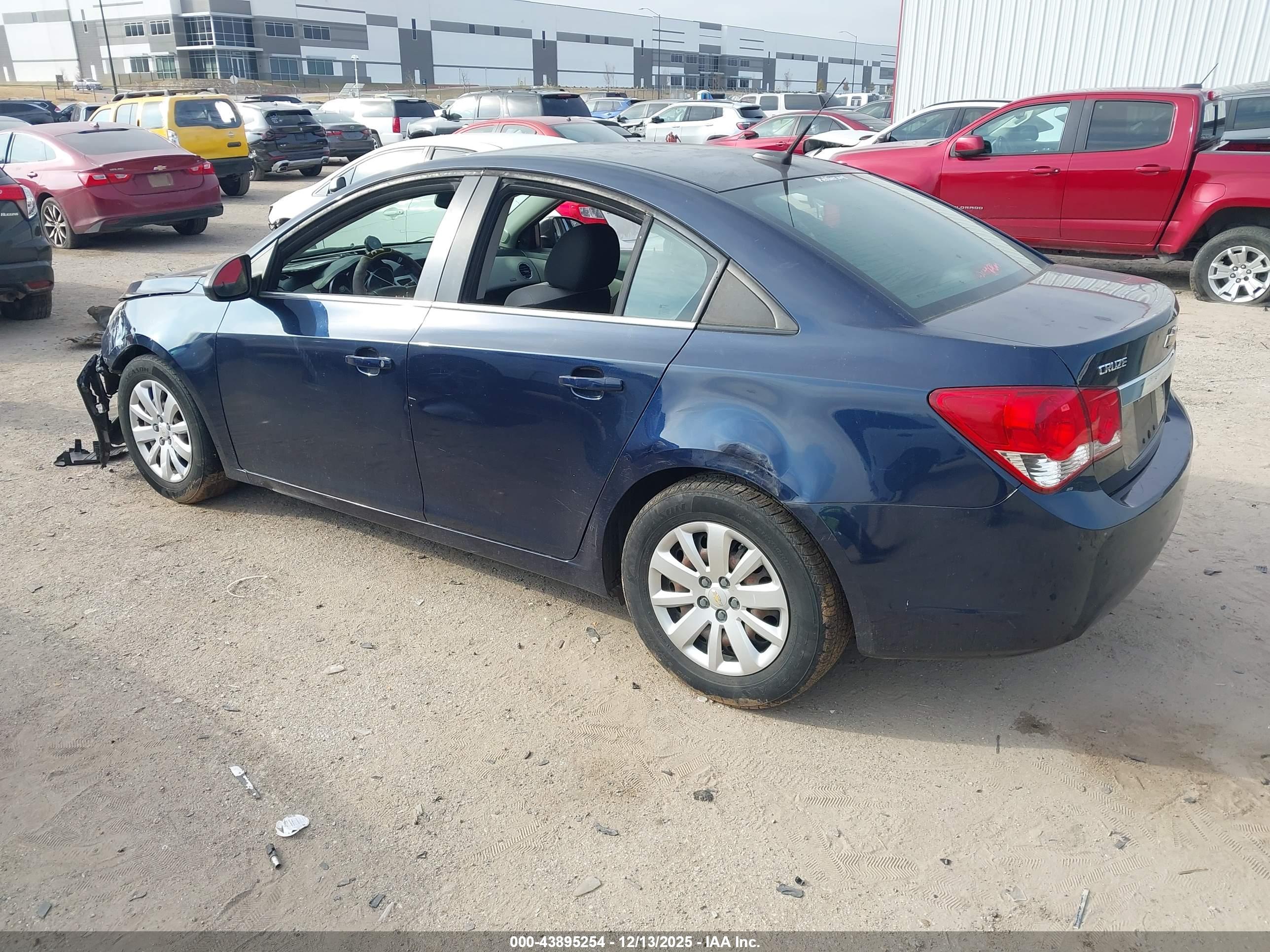 CHEVROLET CRUZE image 3
