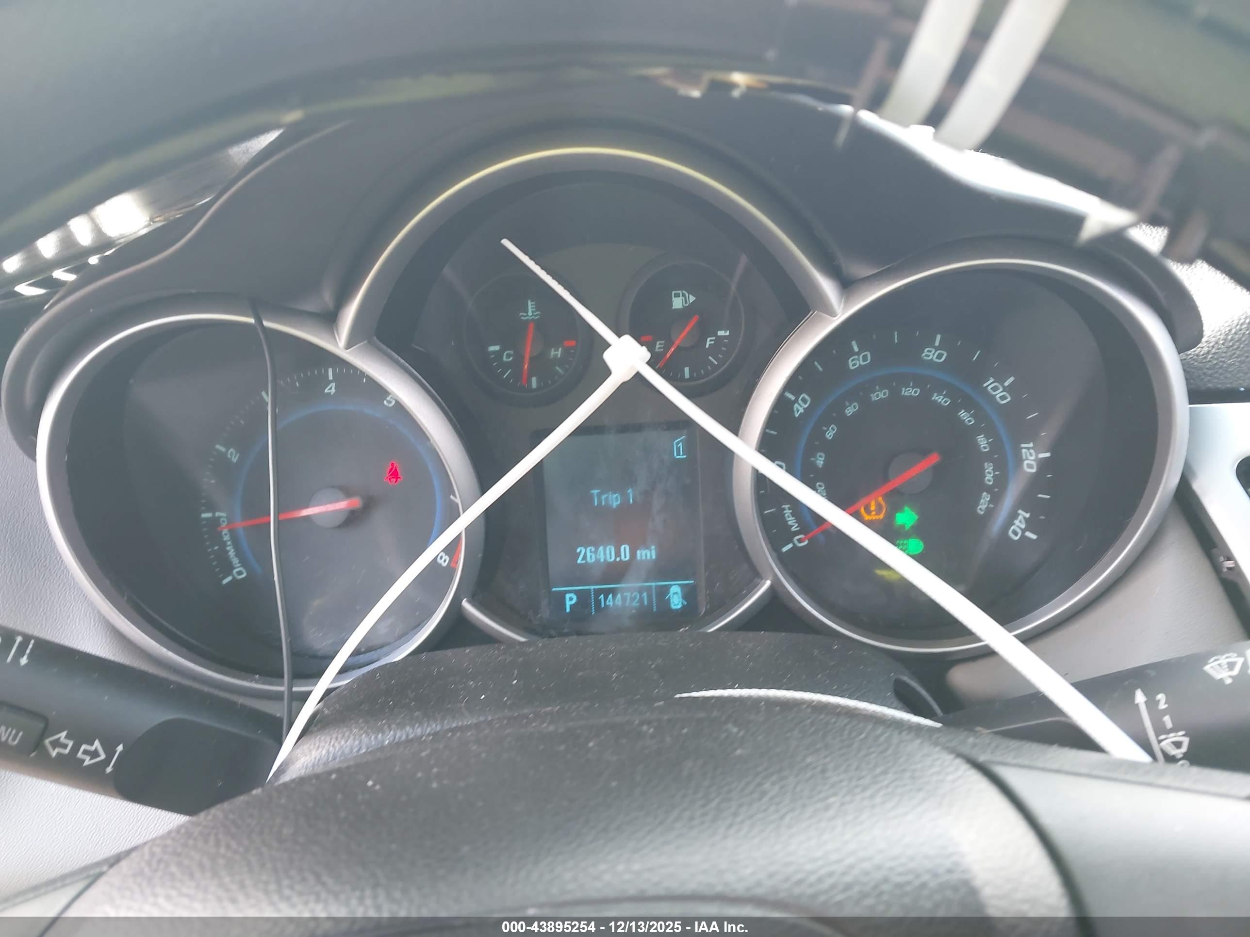 CHEVROLET CRUZE image 7