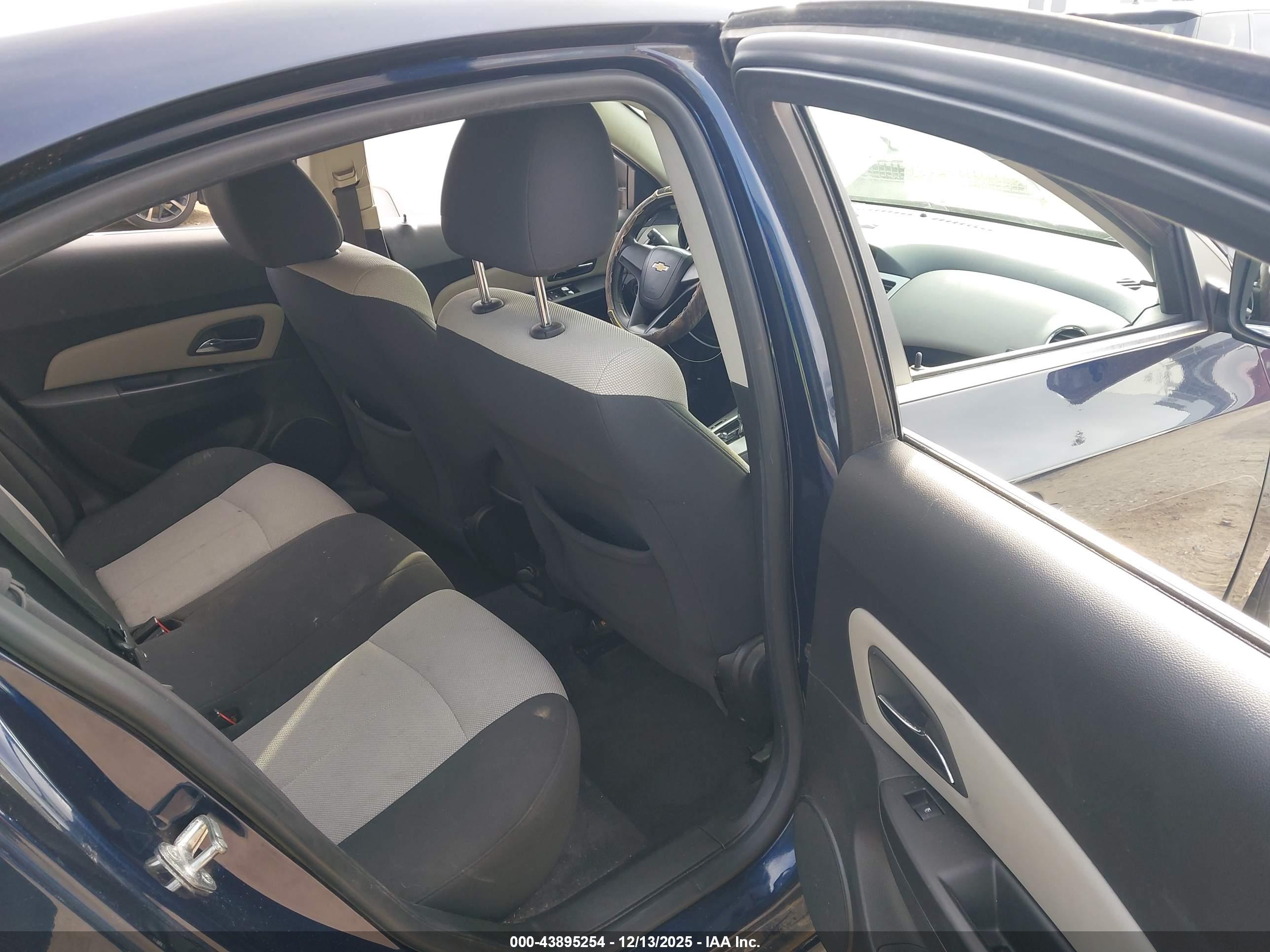 CHEVROLET CRUZE image 8