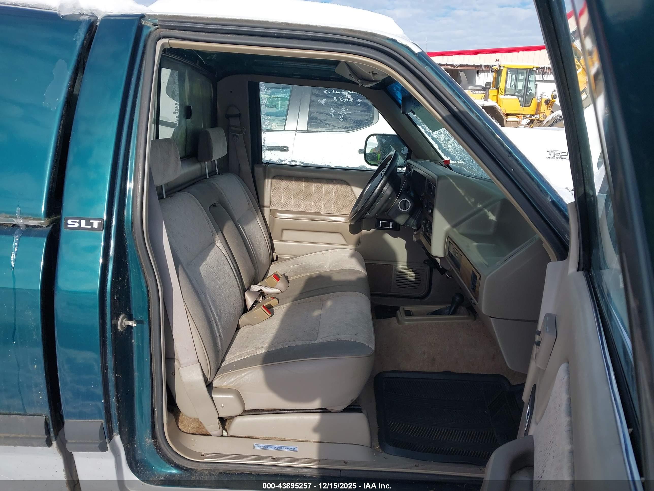 DODGE DAKOTA image 5