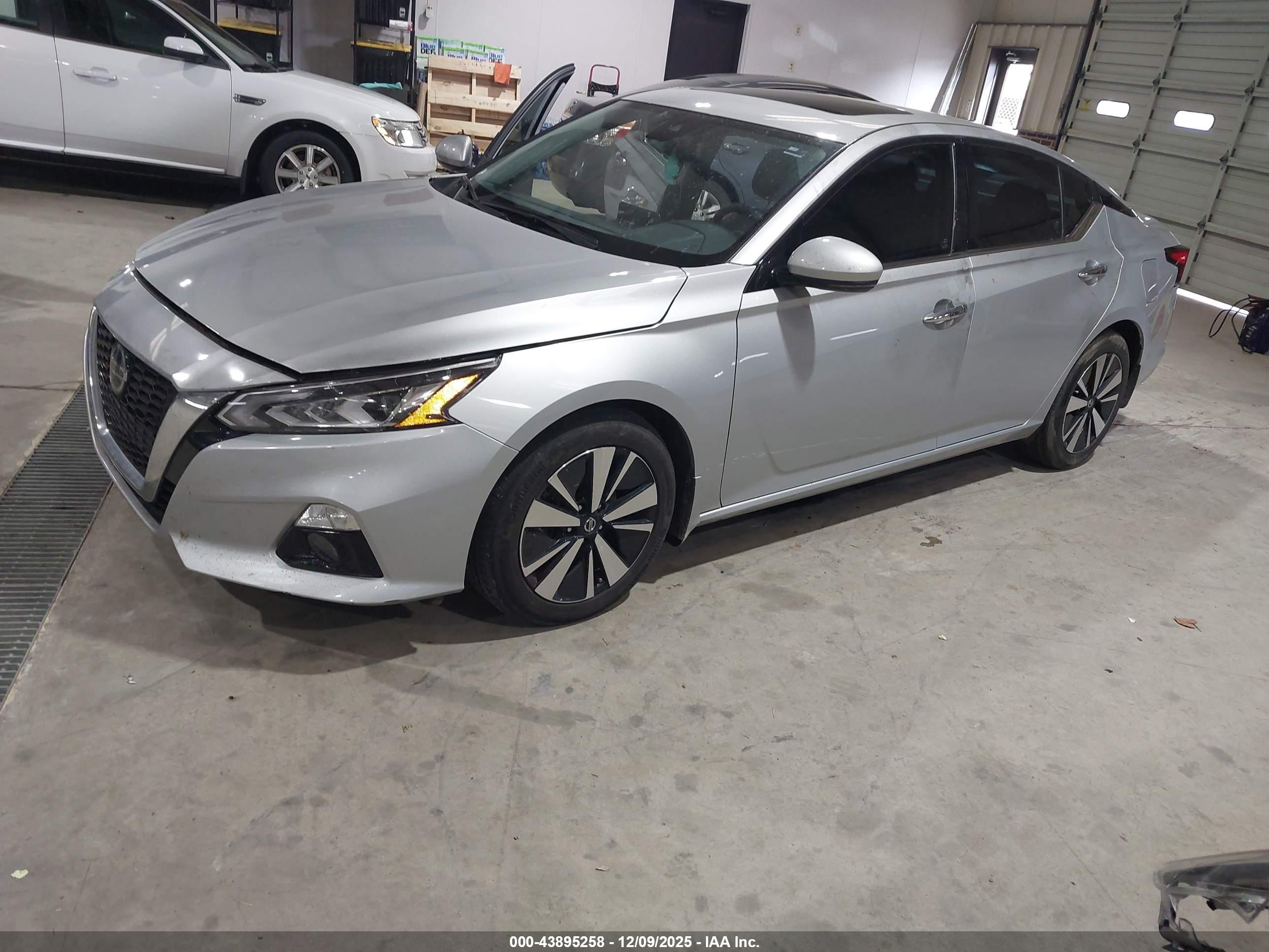 NISSAN ALTIMA image 2