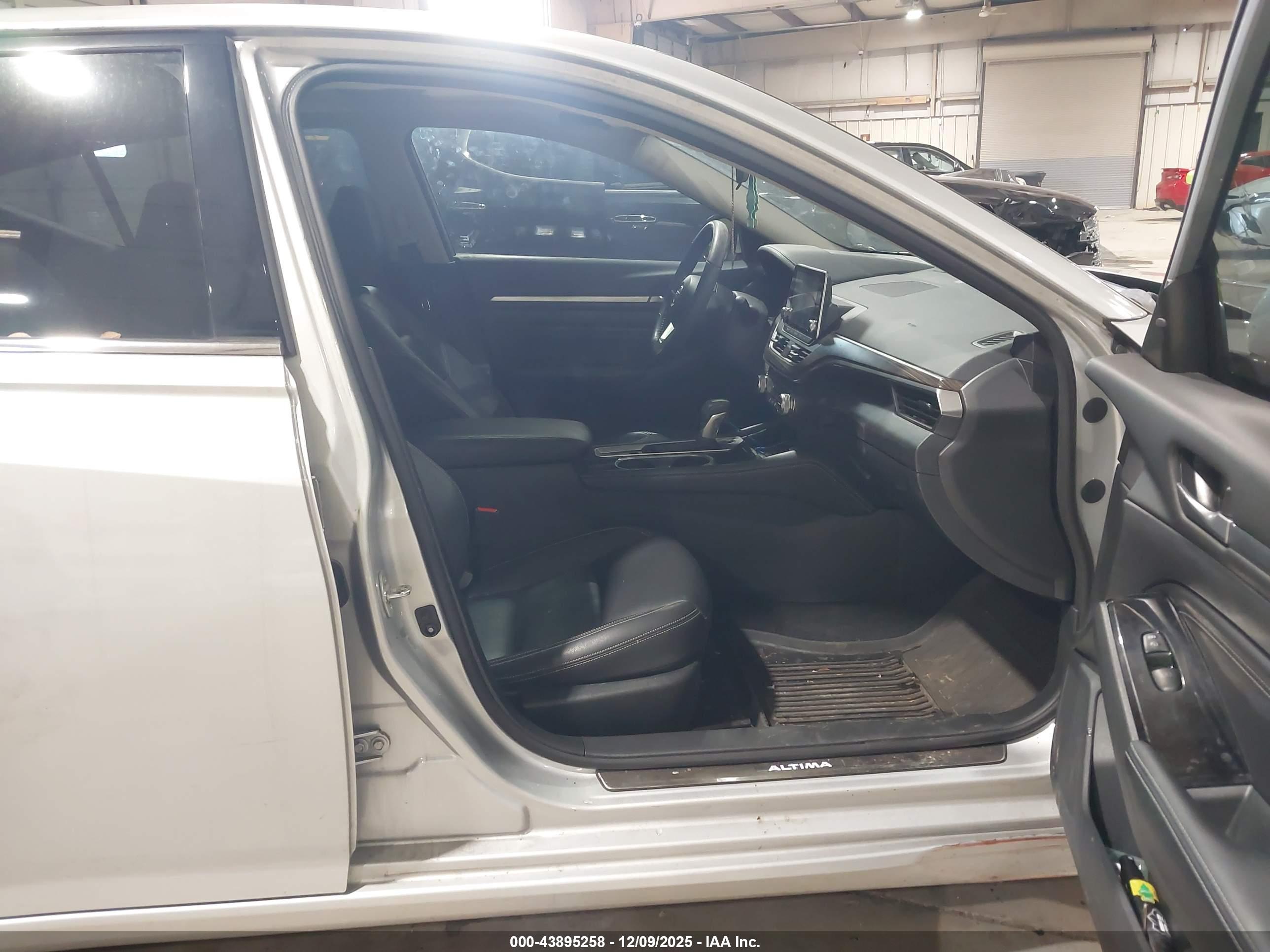 NISSAN ALTIMA image 5
