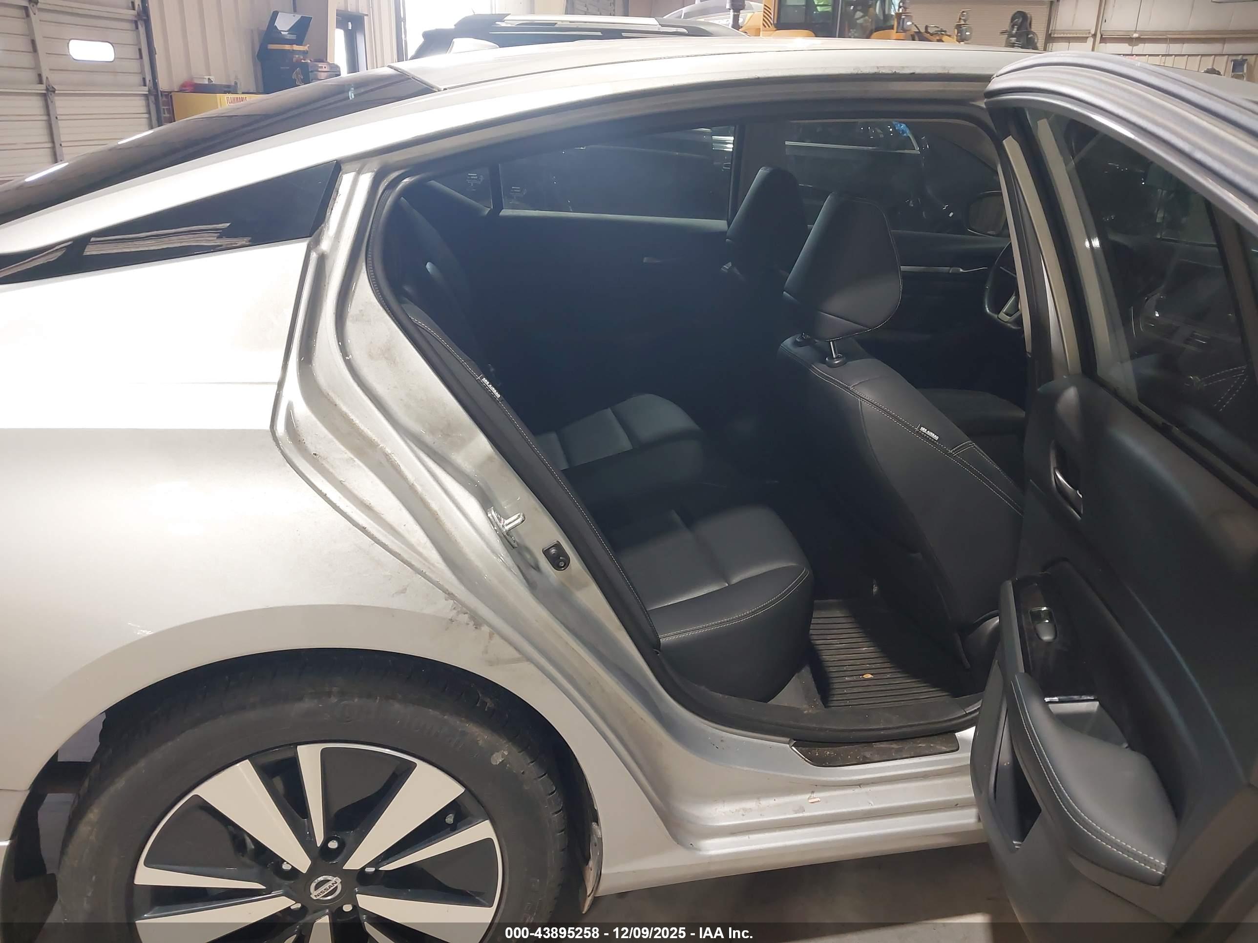 NISSAN ALTIMA image 8