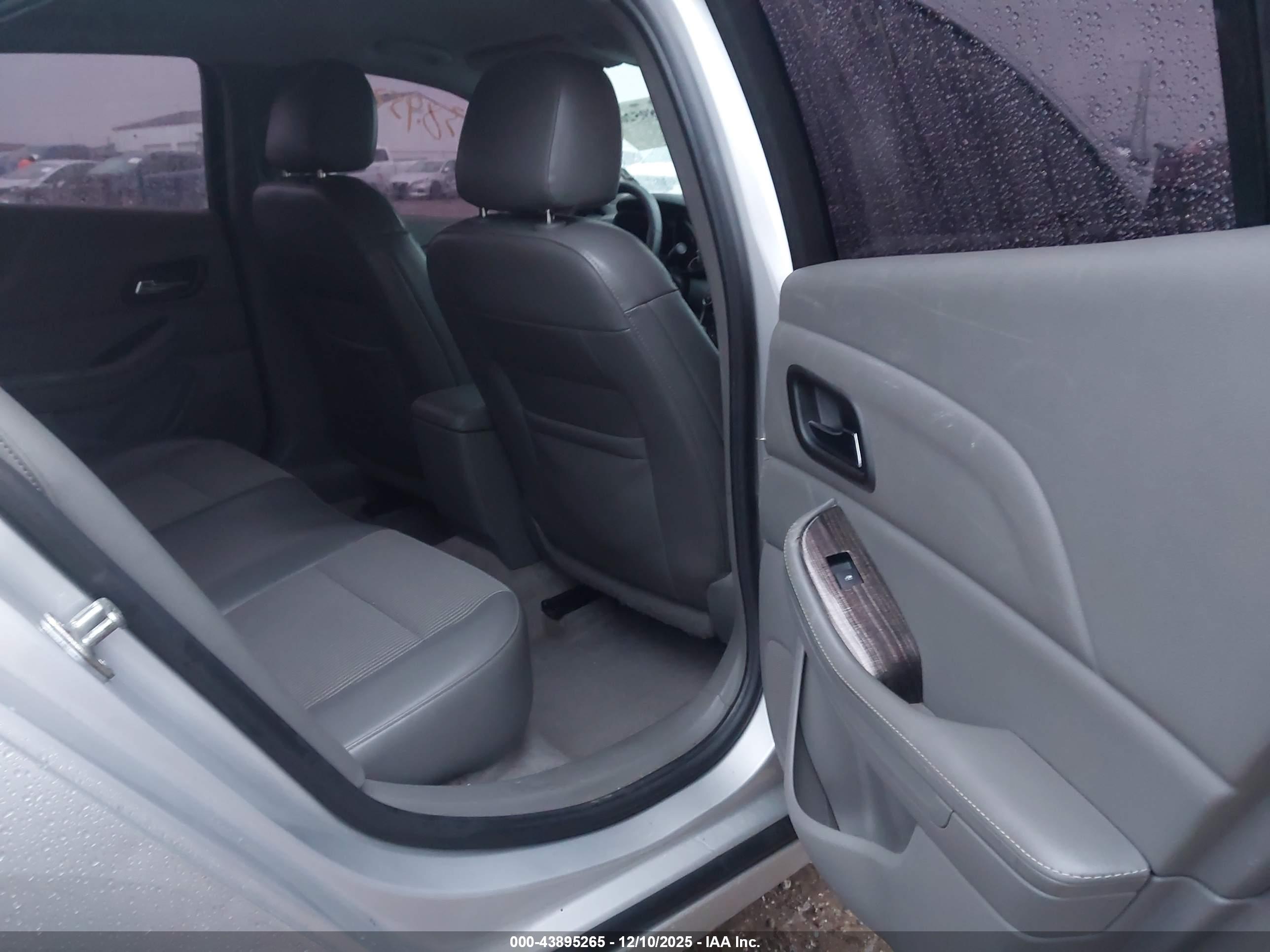 CHEVROLET MALIBU image 8