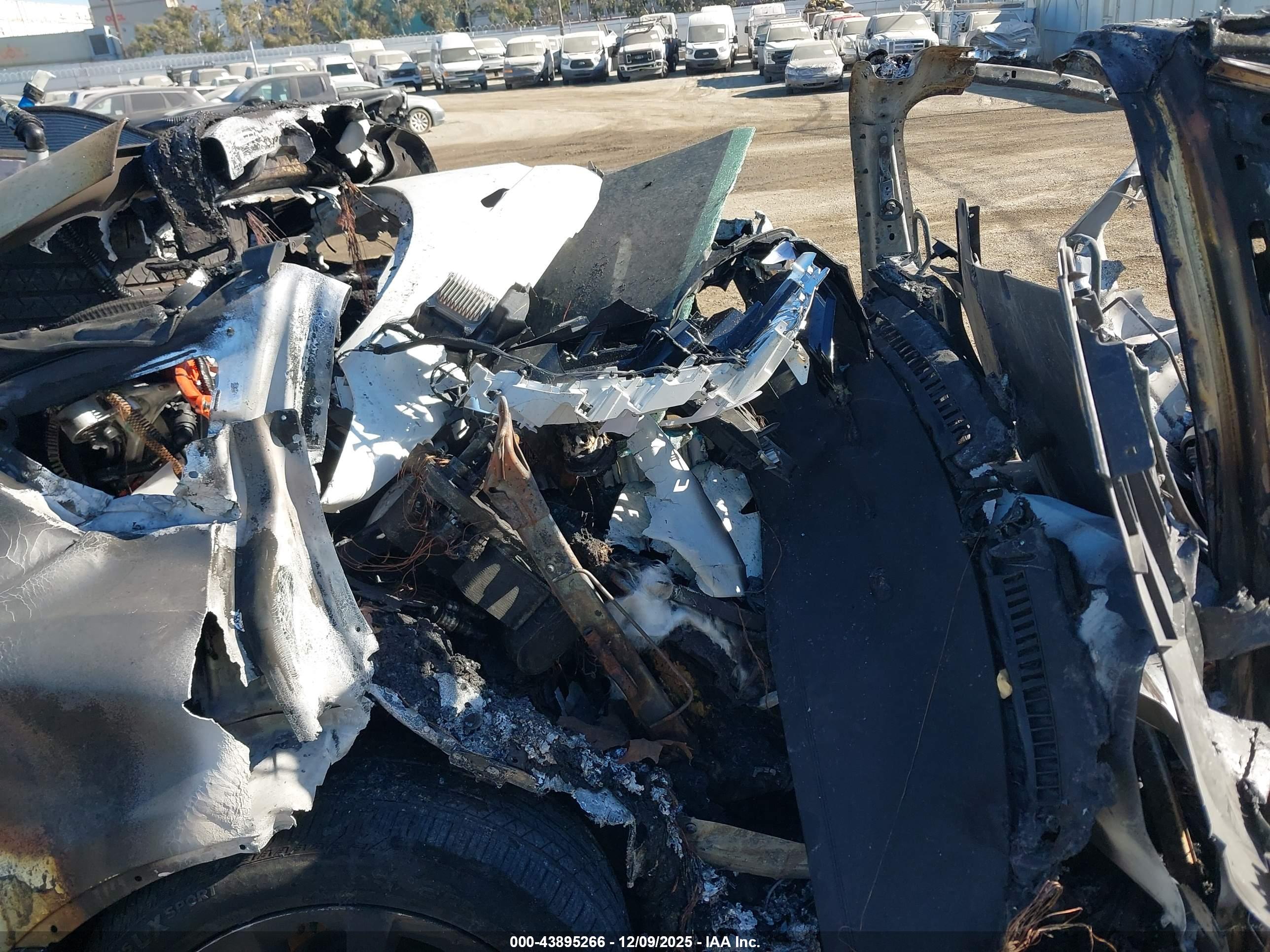 TESLA MODEL image 8