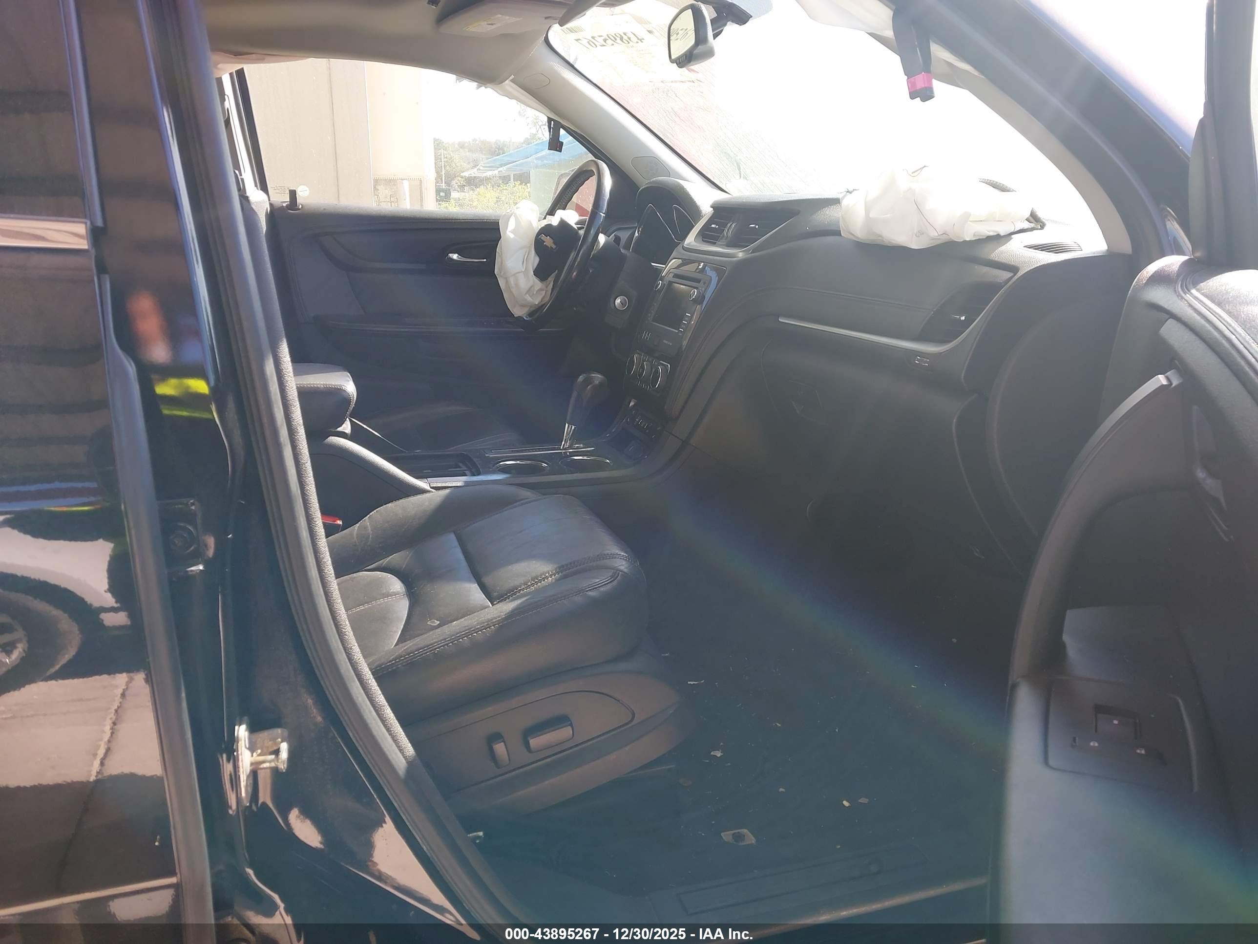 CHEVROLET TRAVERSE image 5