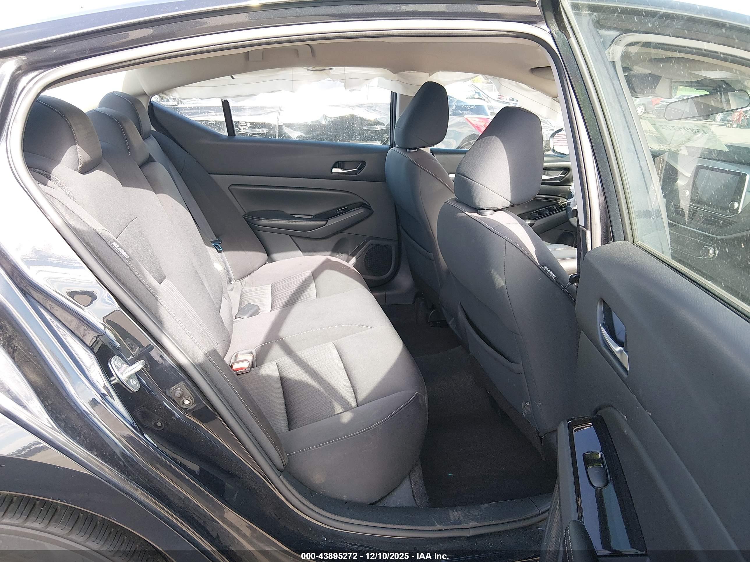 NISSAN ALTIMA image 8
