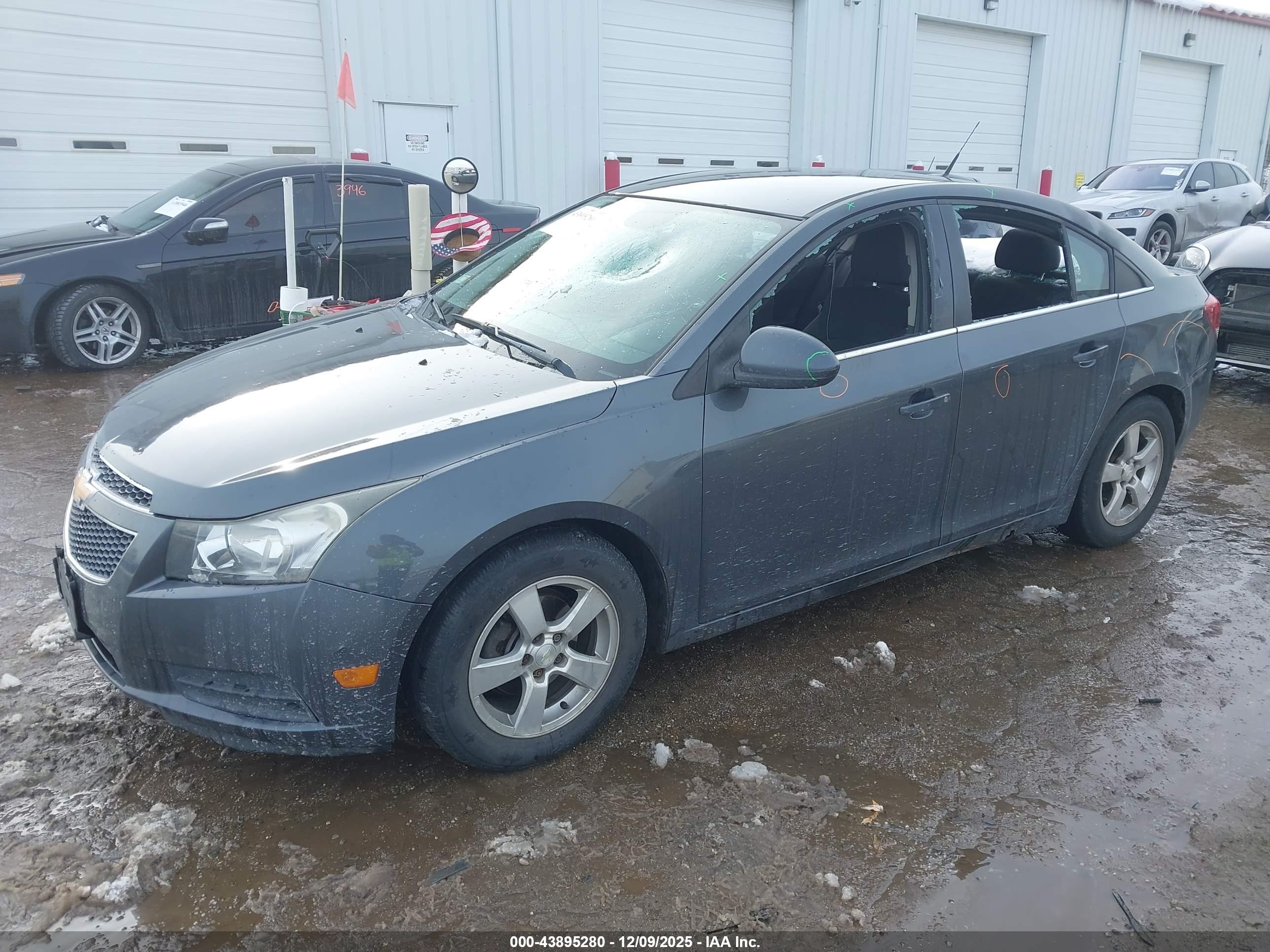 CHEVROLET CRUZE image 2