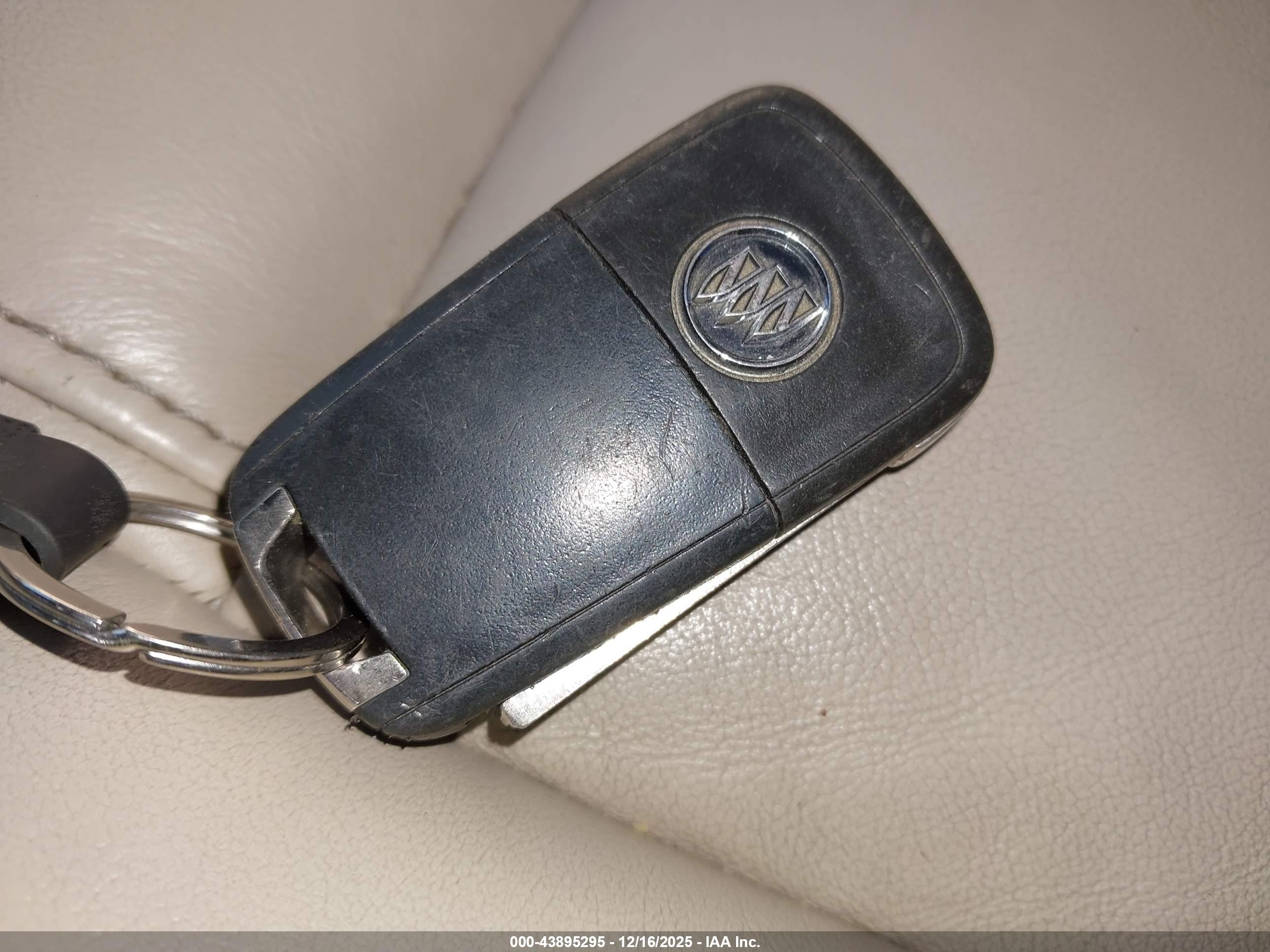 BUICK LACROSSE image 11