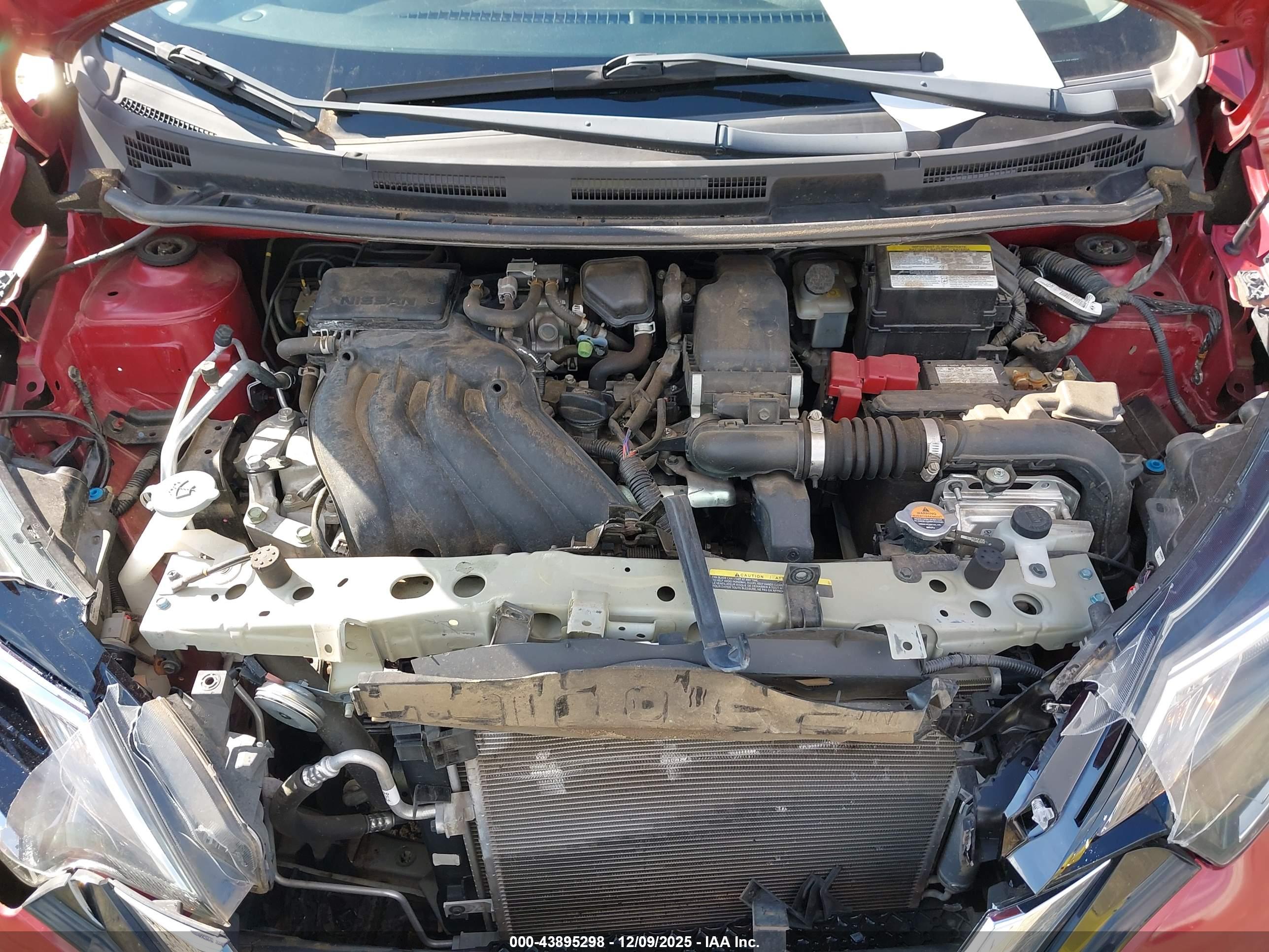 NISSAN VERSA image 10
