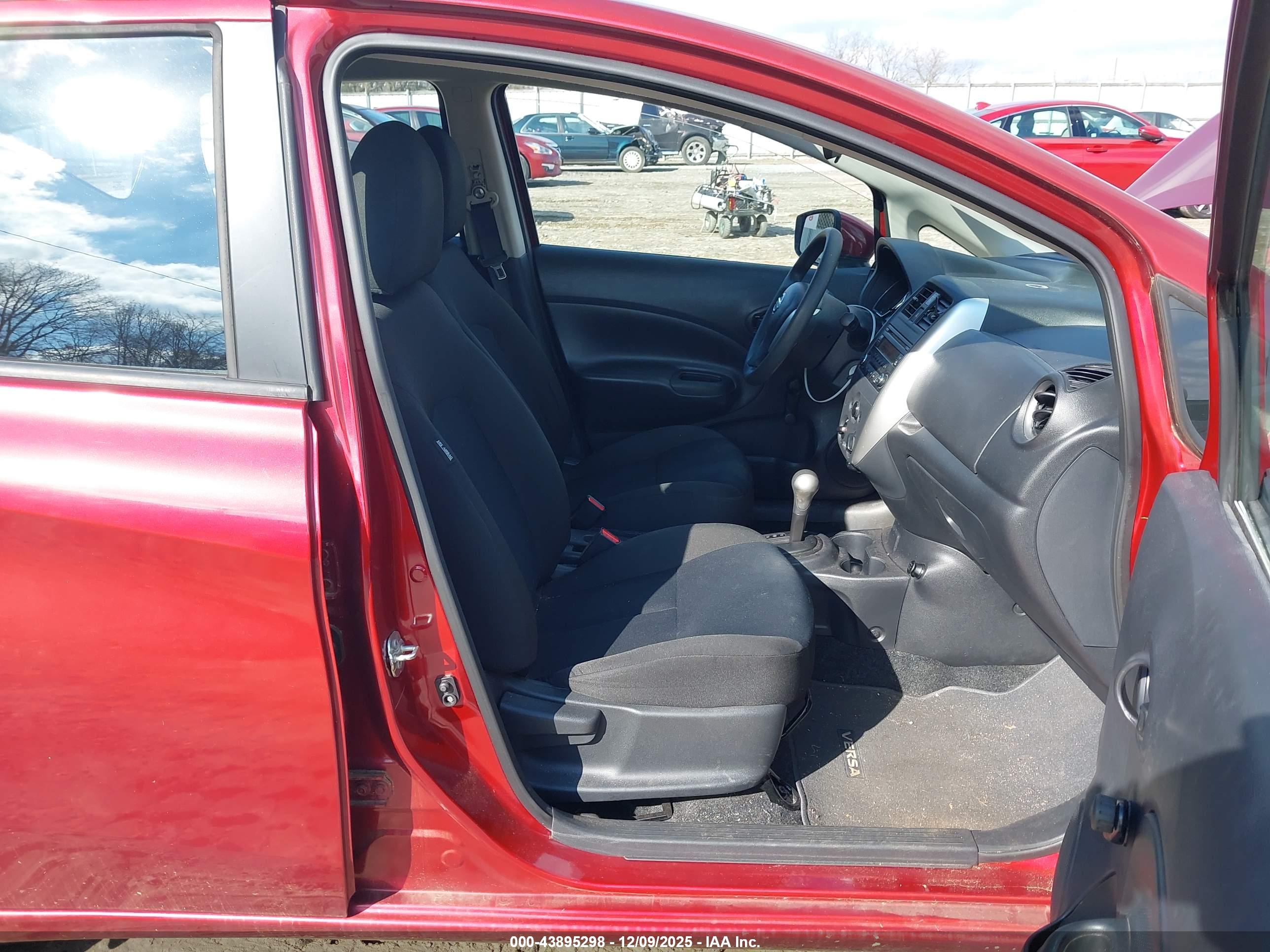 NISSAN VERSA image 5