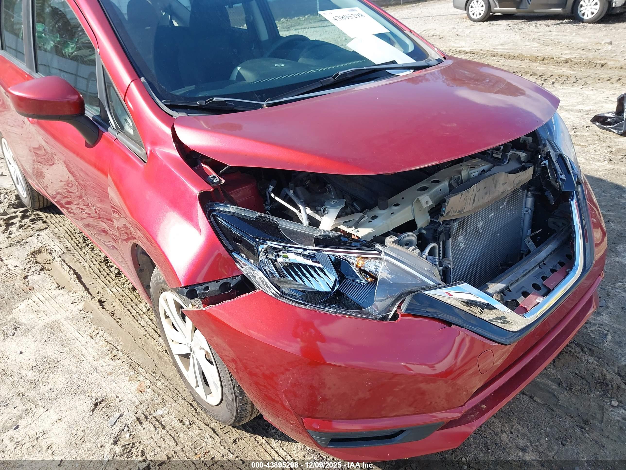 NISSAN VERSA image 6