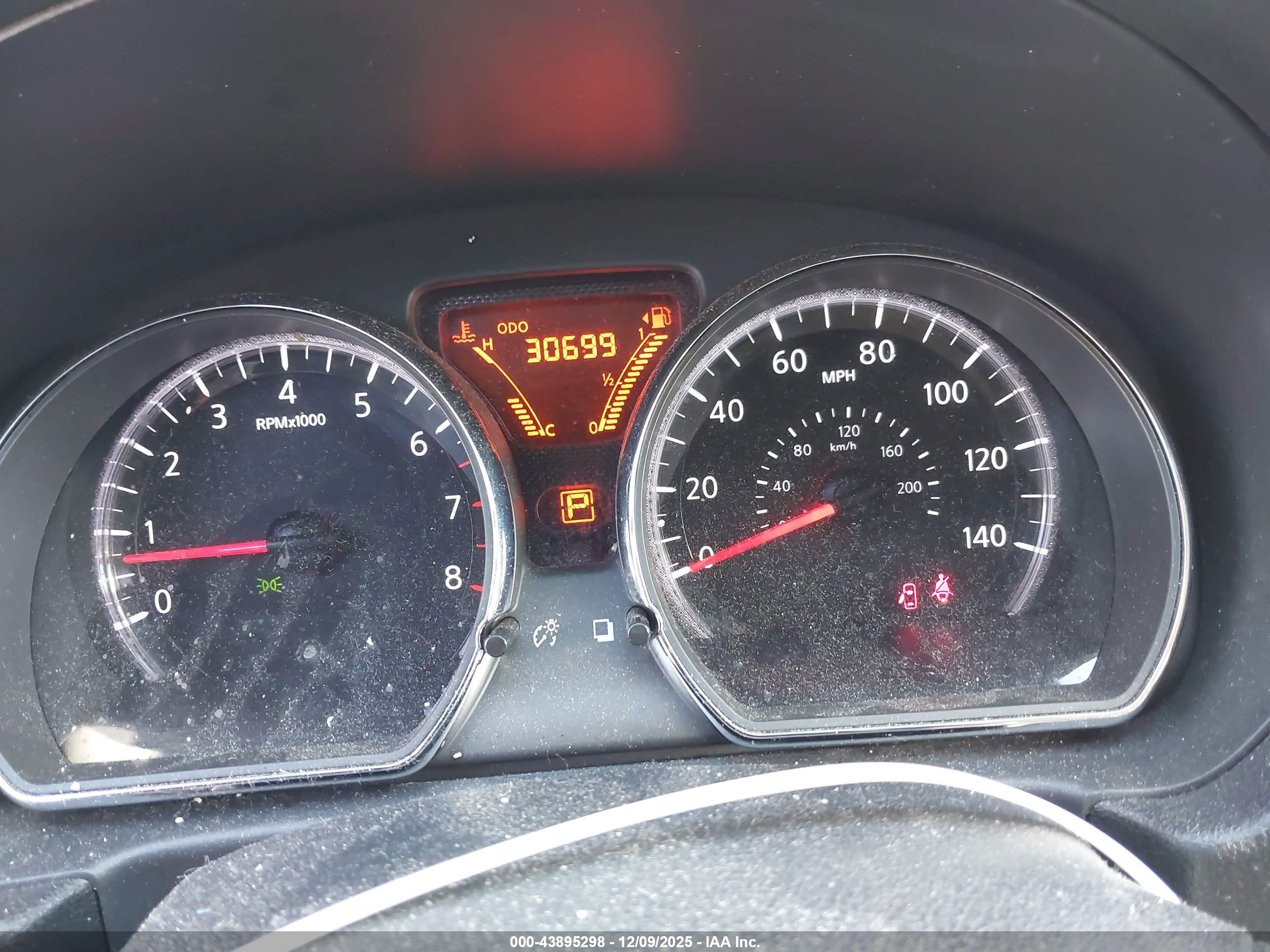 NISSAN VERSA image 7
