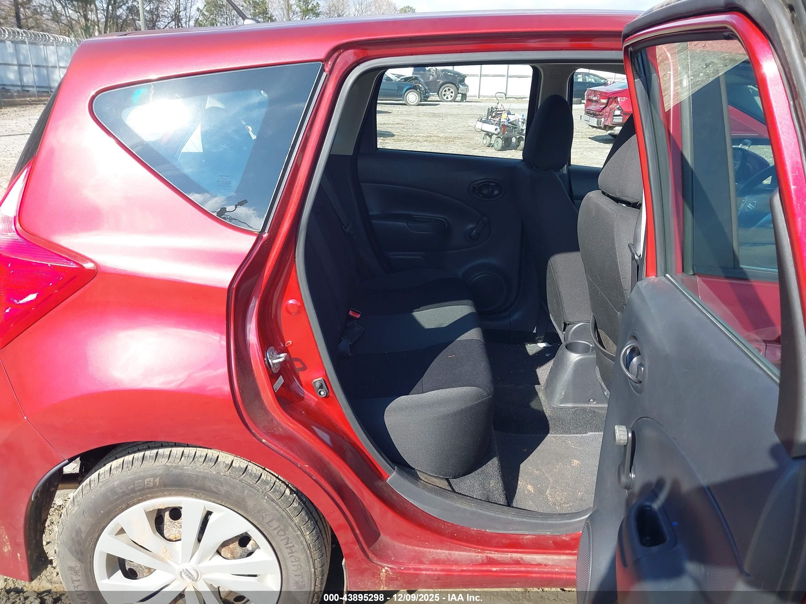 NISSAN VERSA image 8