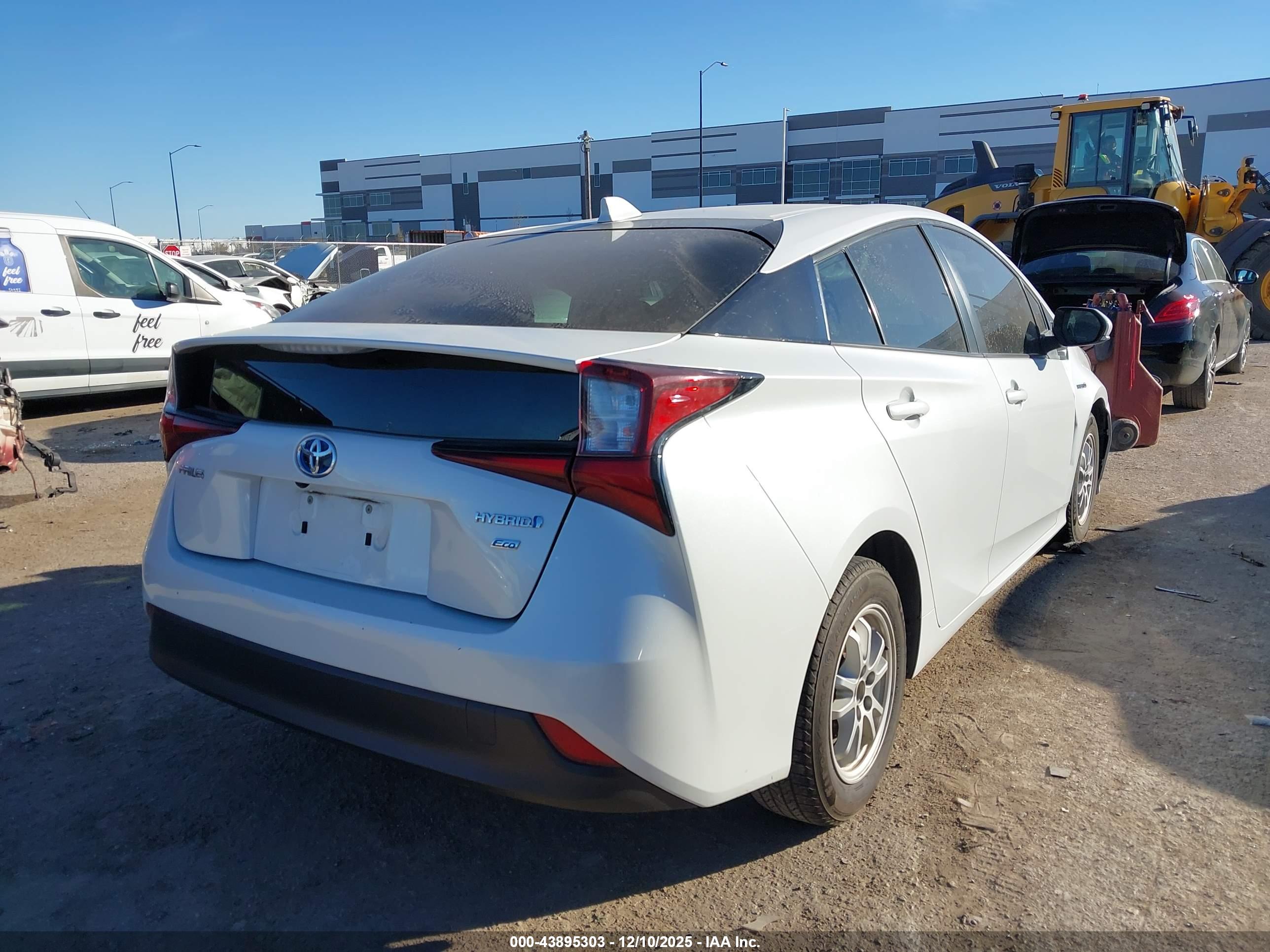 TOYOTA PRIUS image 4