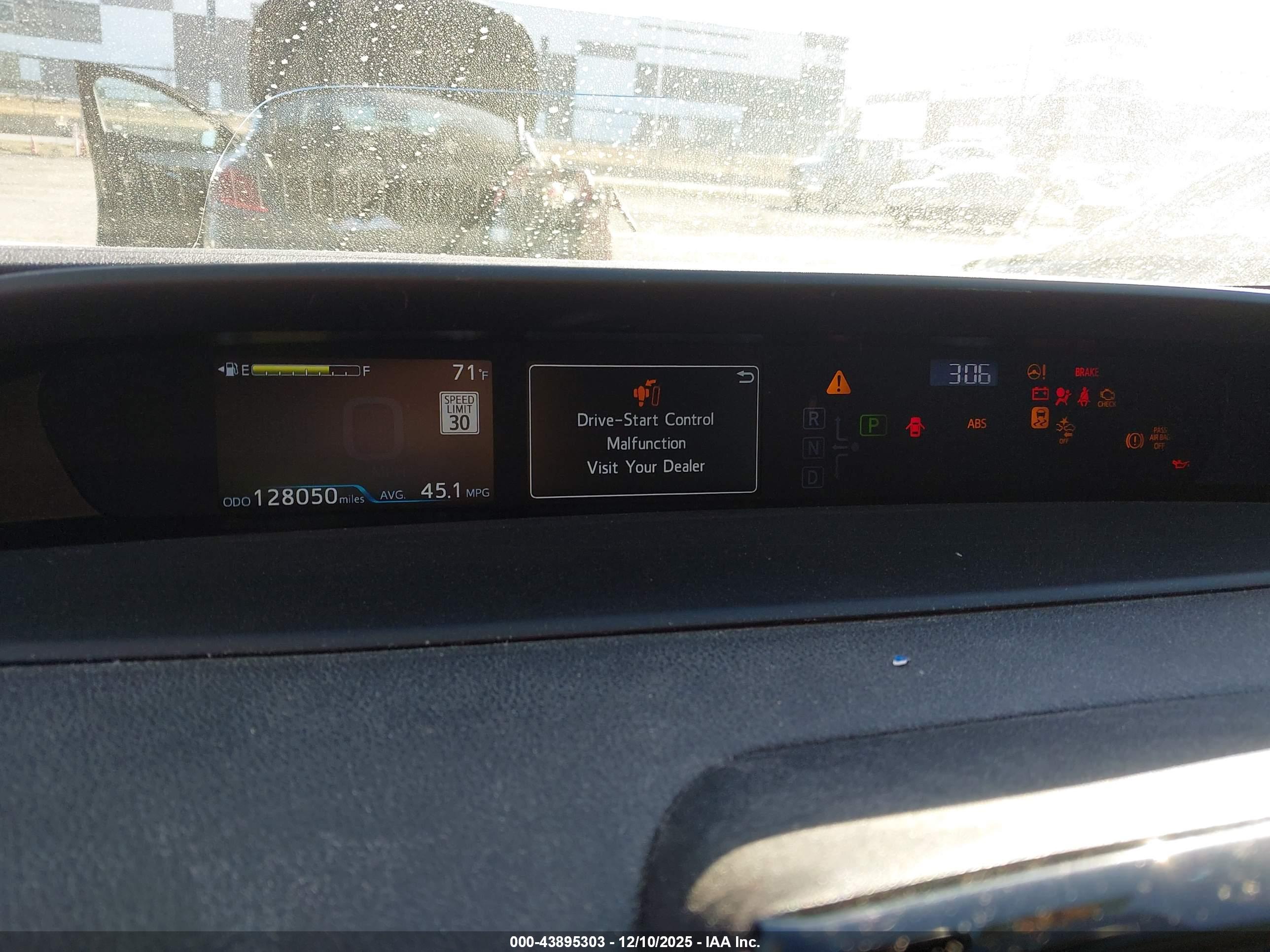 TOYOTA PRIUS image 7