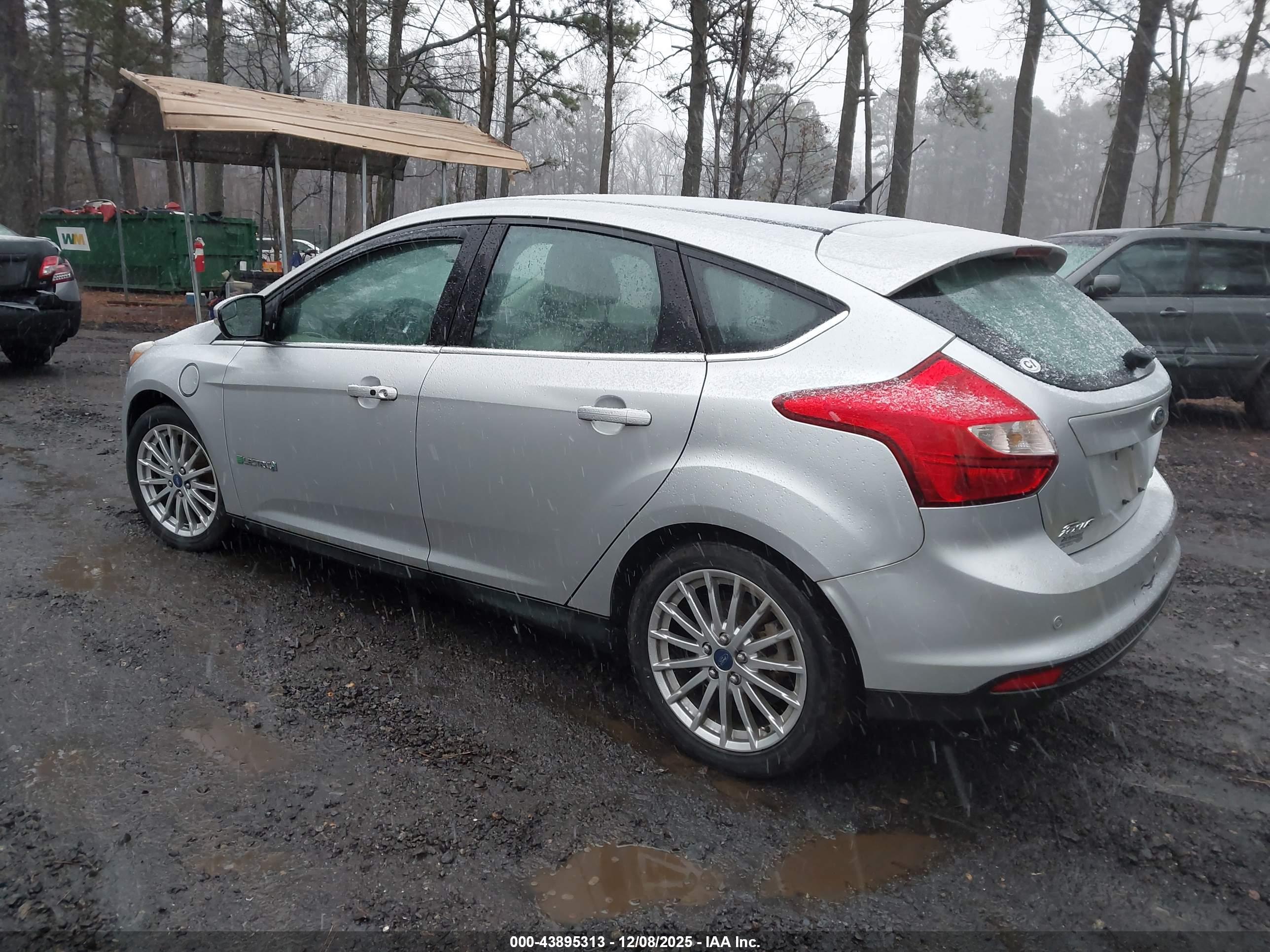 FORD FOCUS image 3