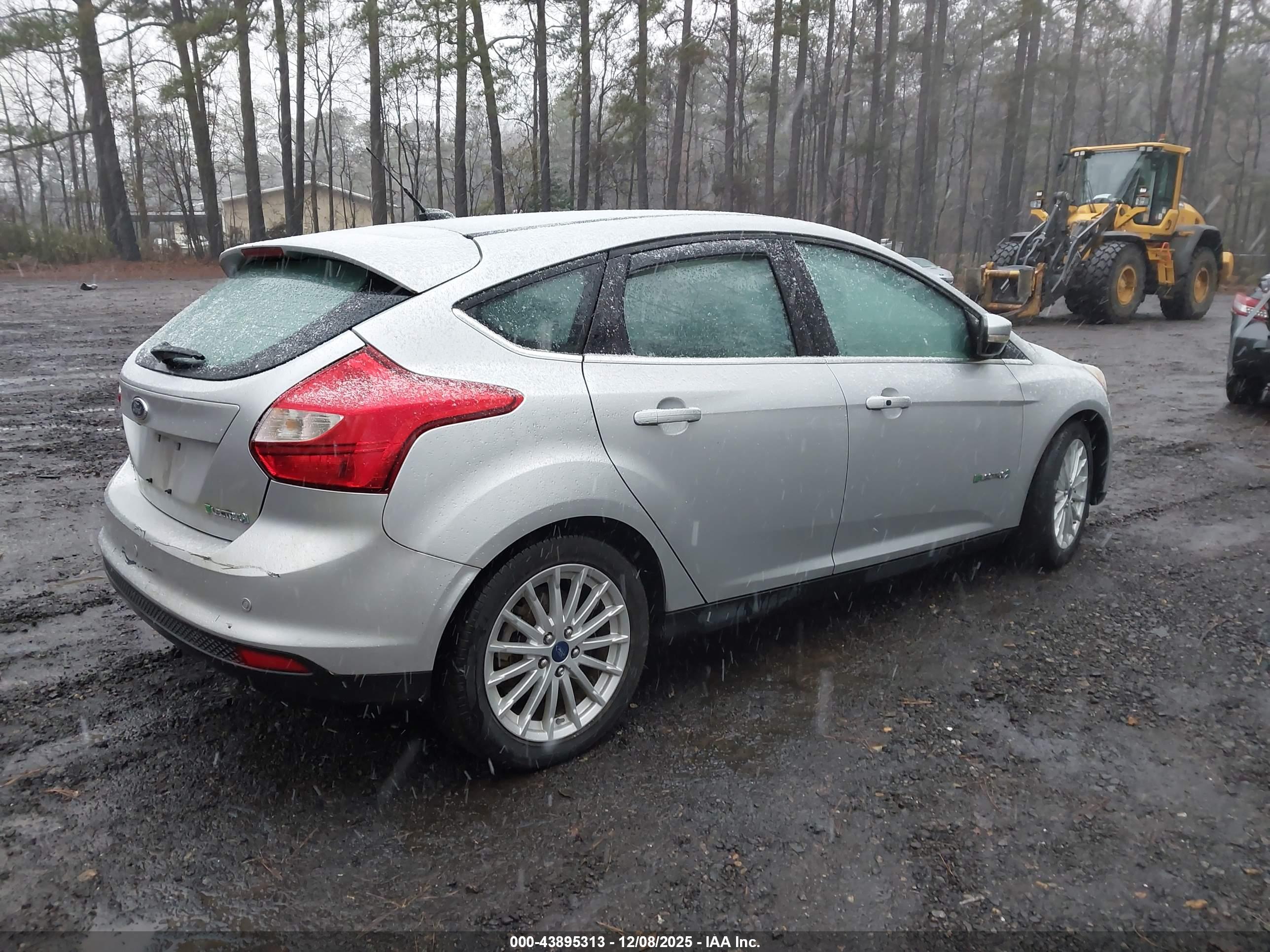 FORD FOCUS image 4