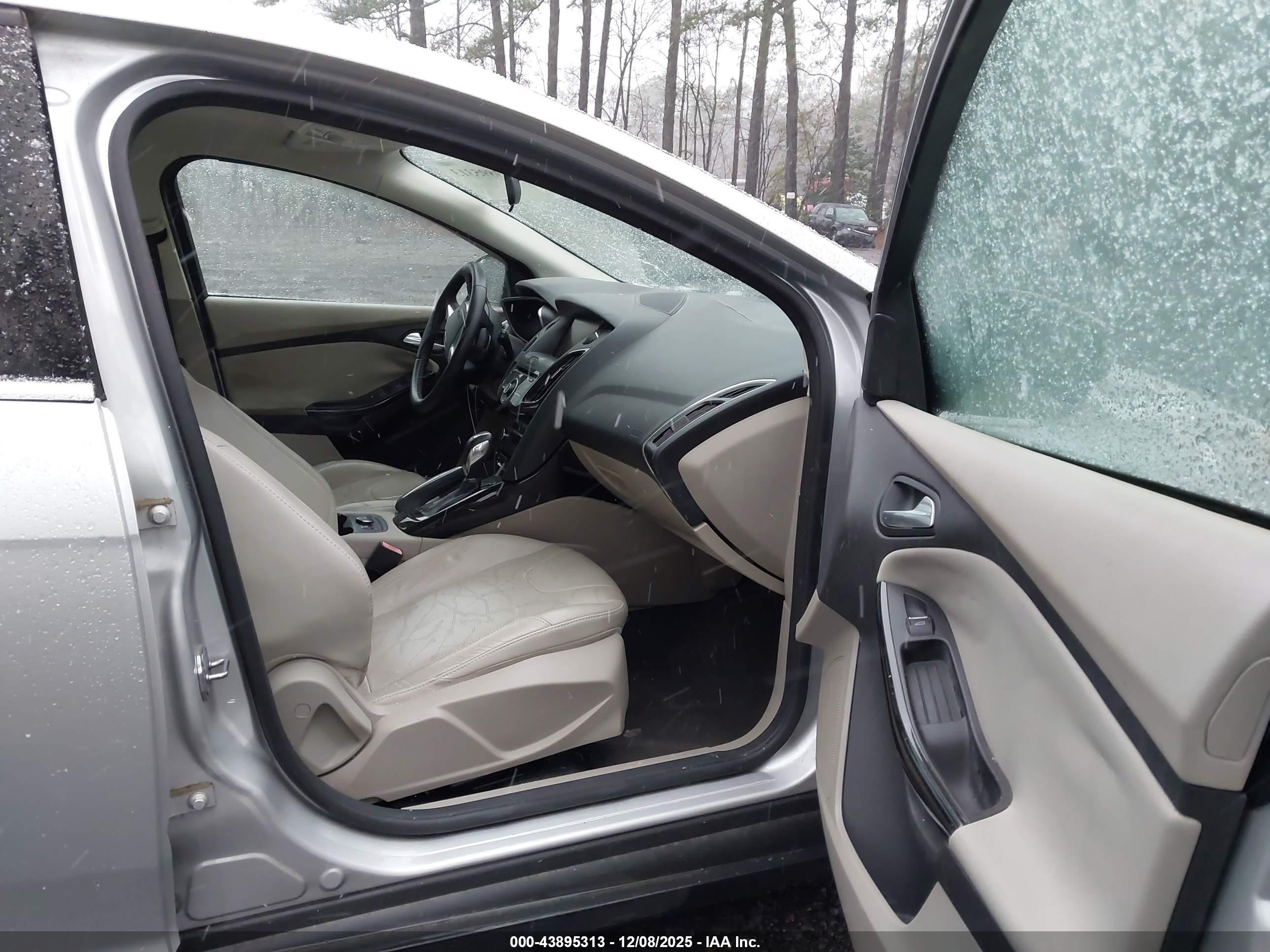 FORD FOCUS image 5