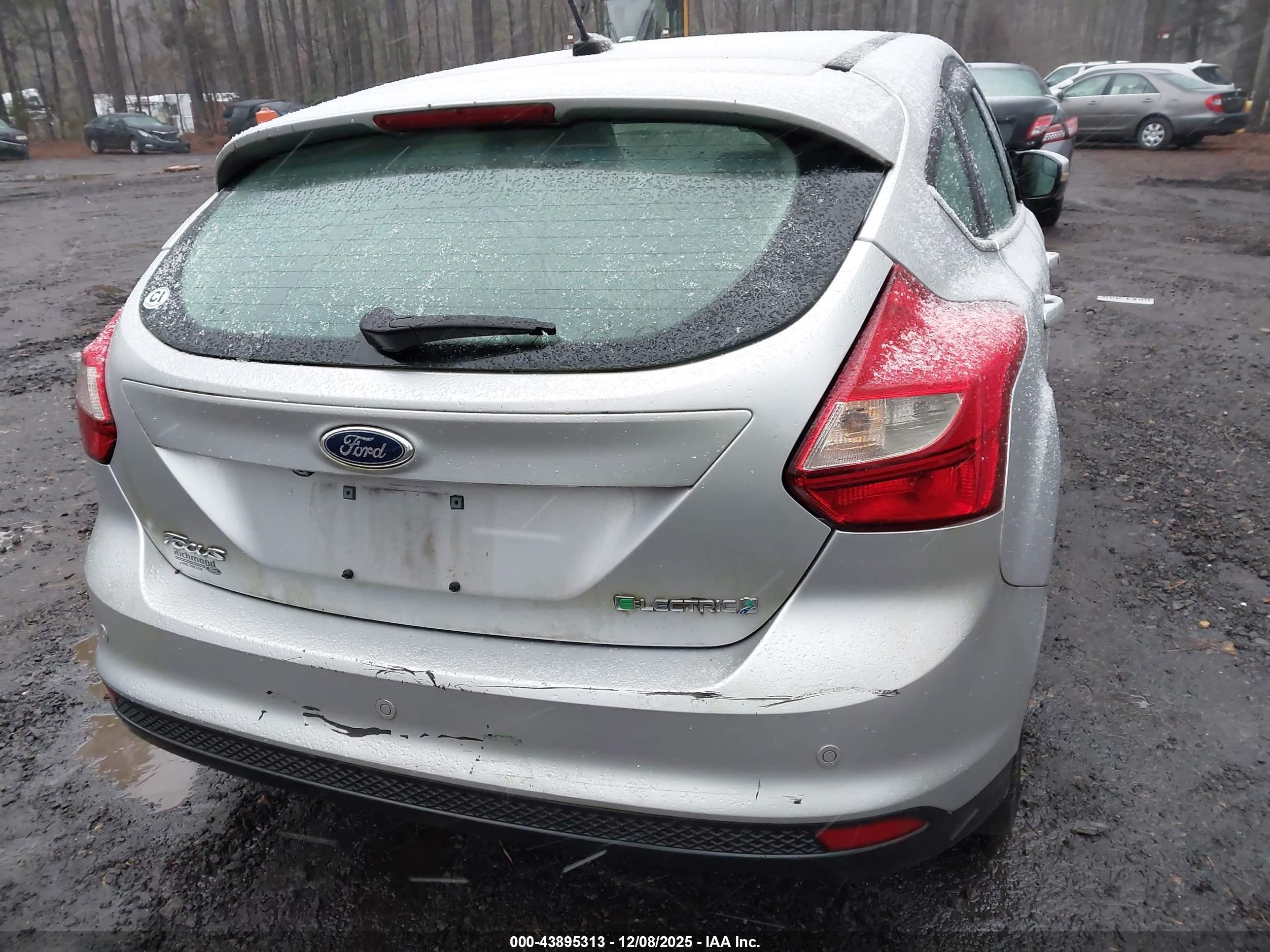 FORD FOCUS image 6