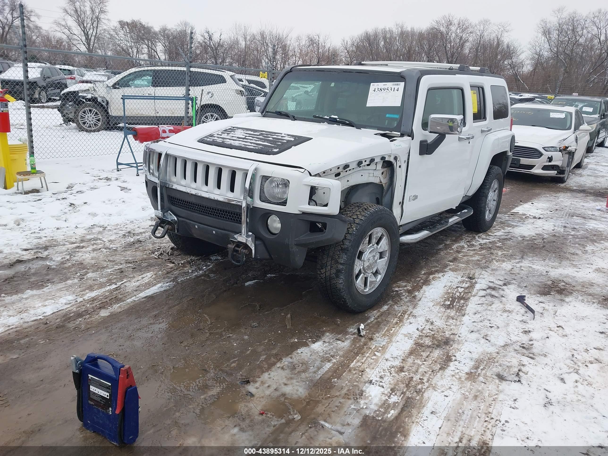 HUMMER H3 image 2