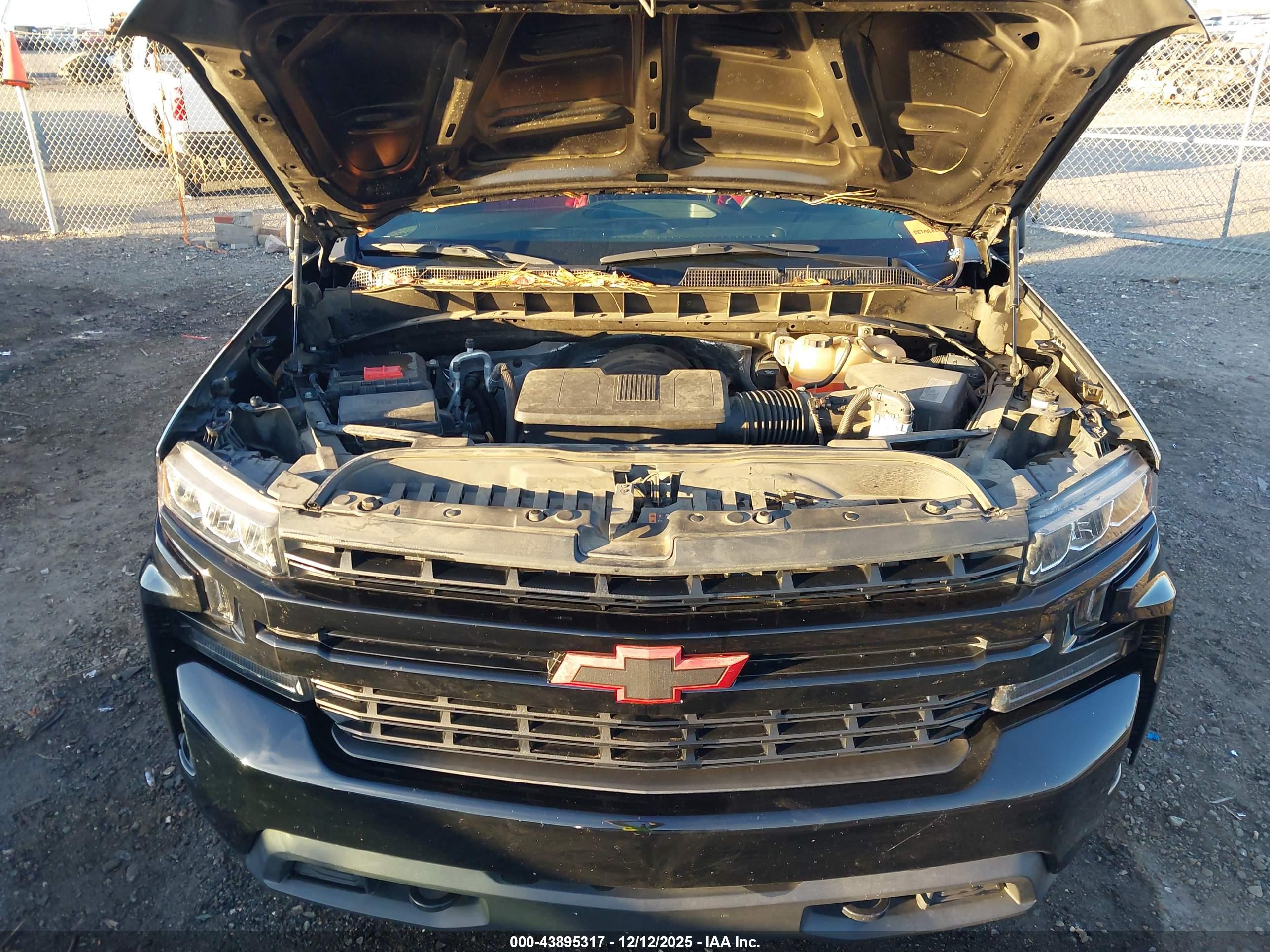 CHEVROLET SILVERADO image 10