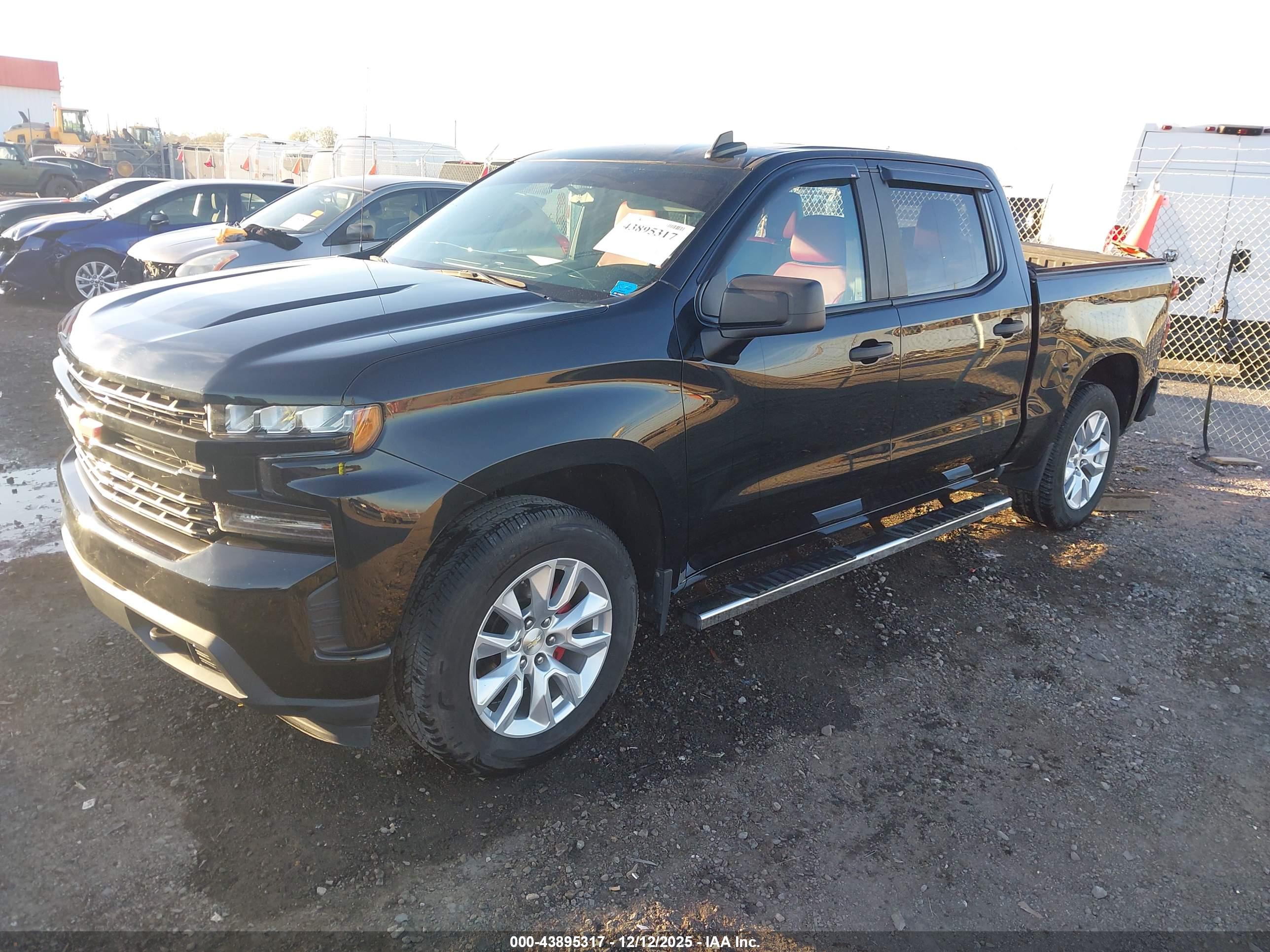 CHEVROLET SILVERADO image 2