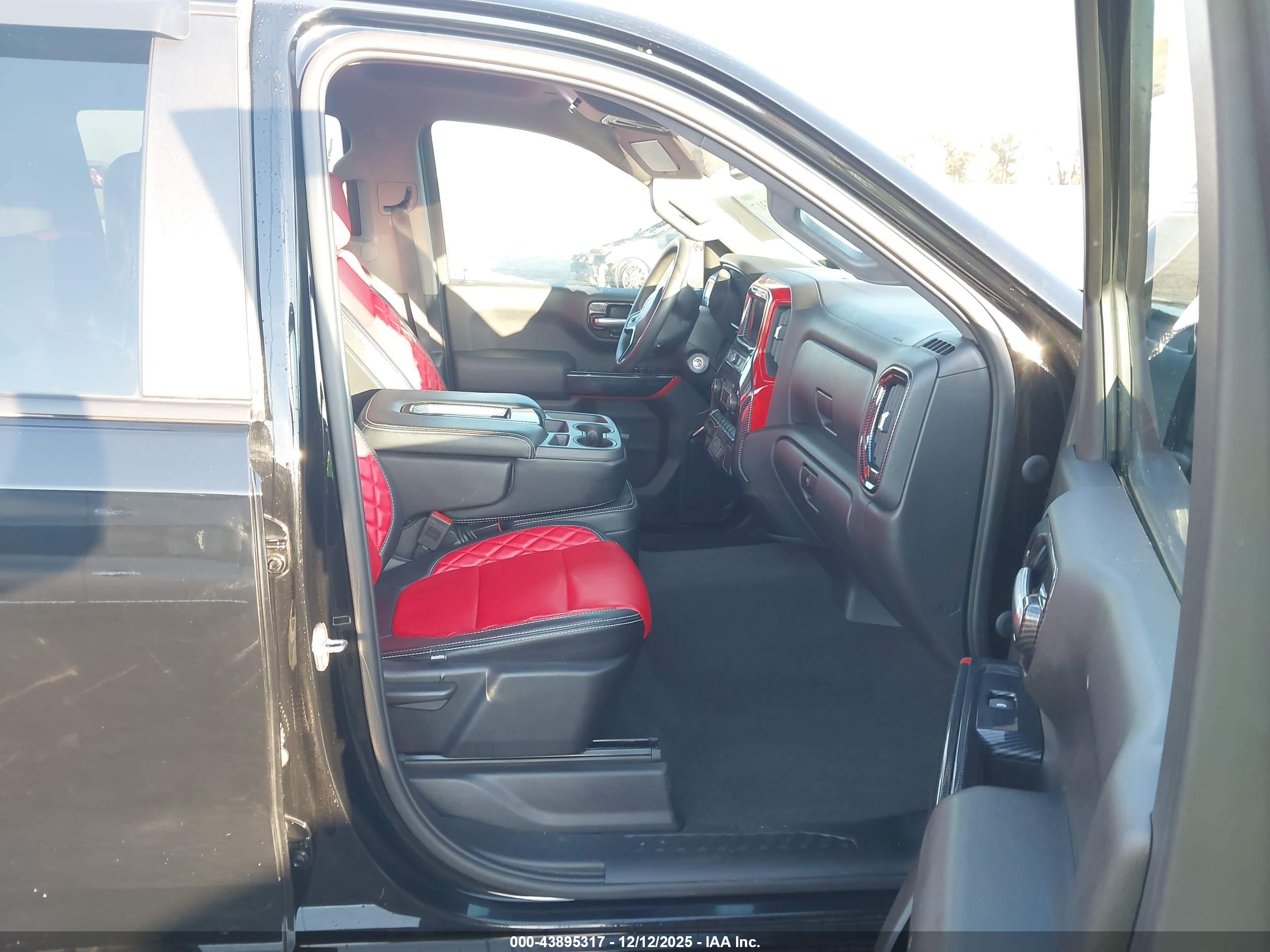 CHEVROLET SILVERADO image 5