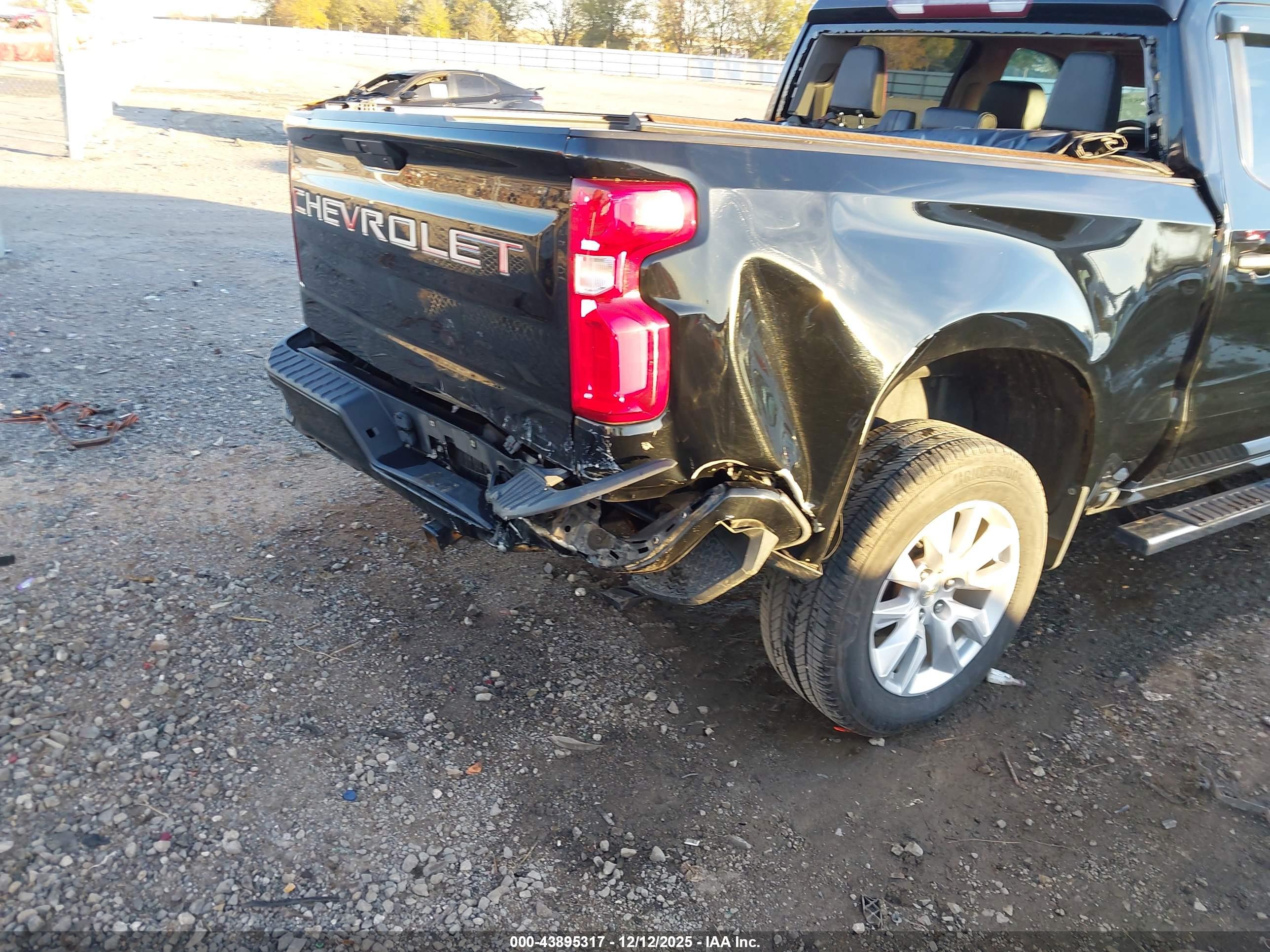 CHEVROLET SILVERADO image 6