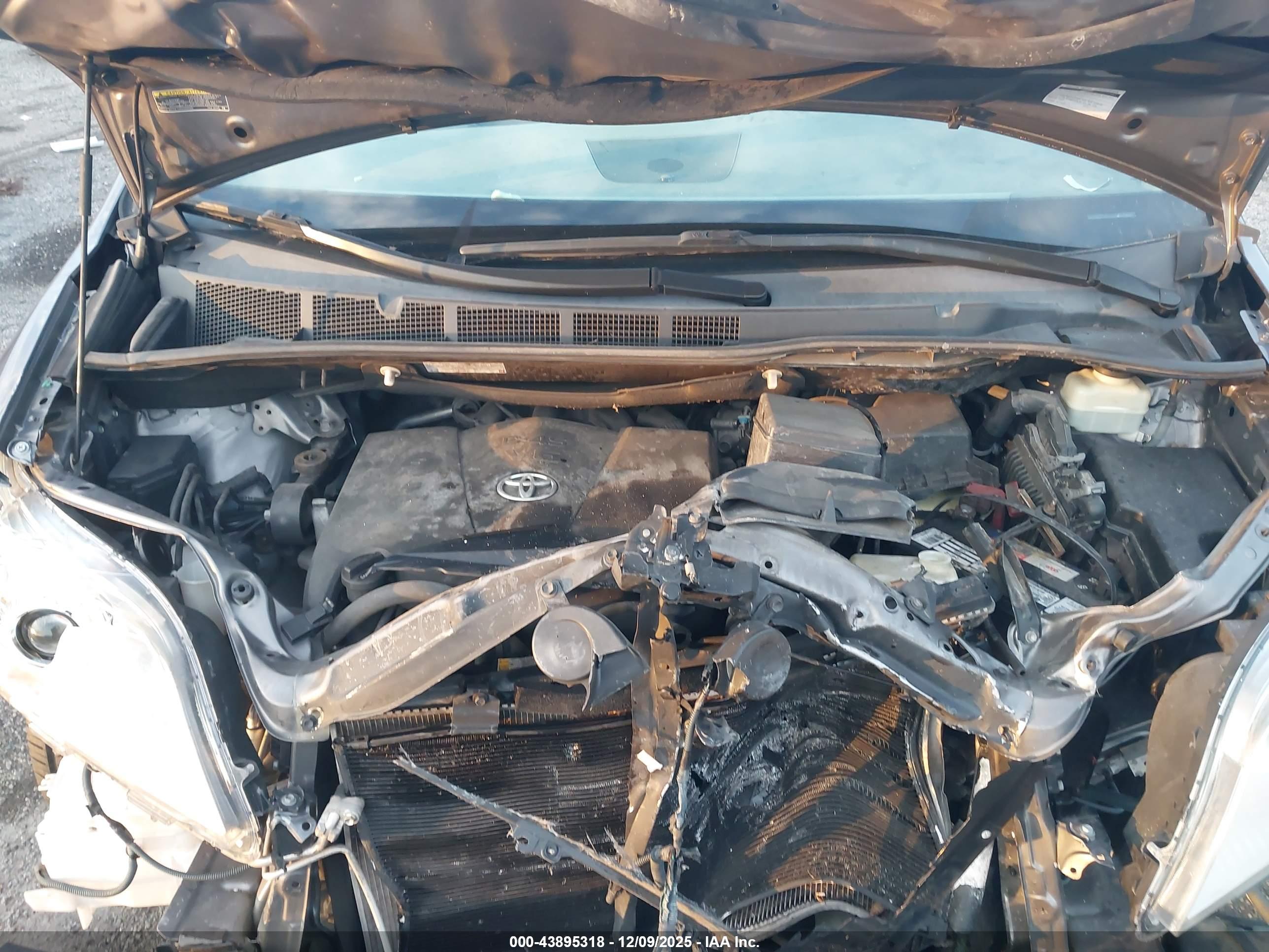 TOYOTA SIENNA image 10
