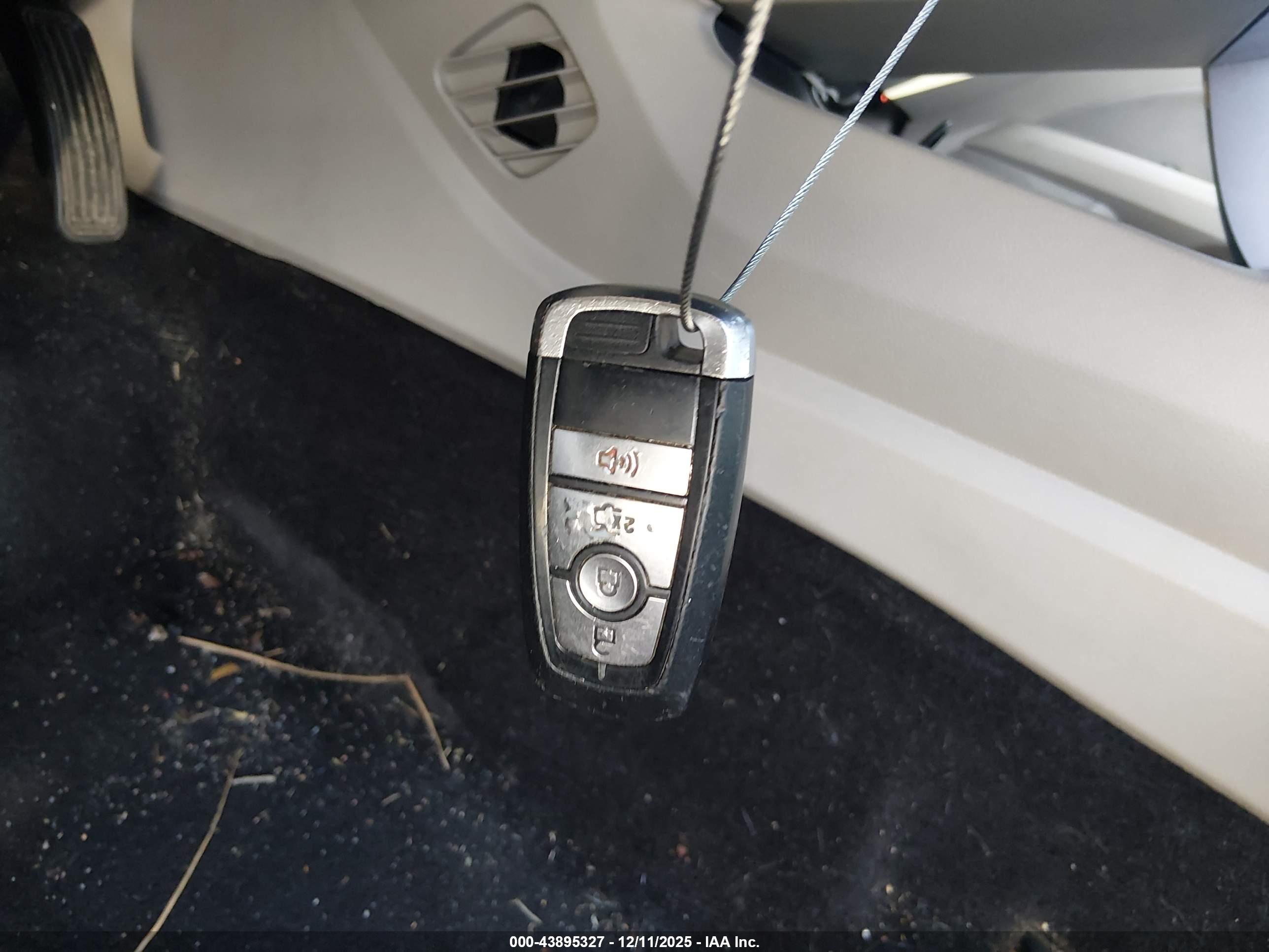 FORD FUSION image 11