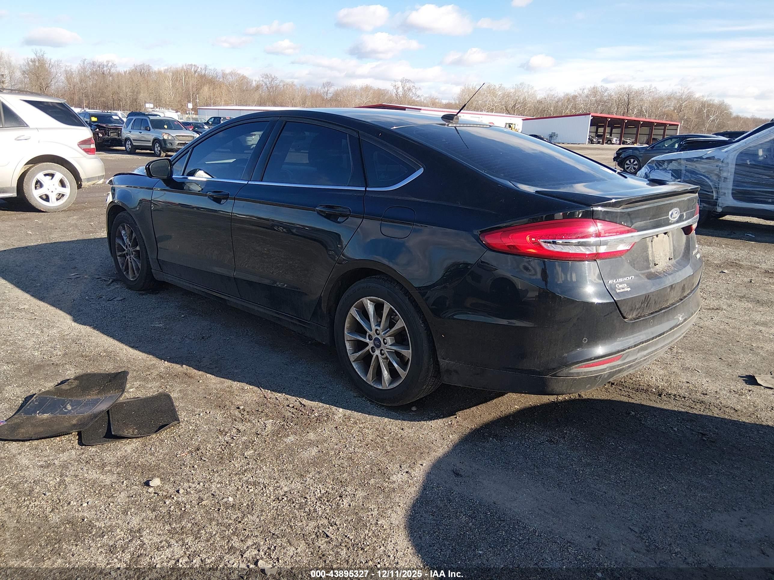FORD FUSION image 3