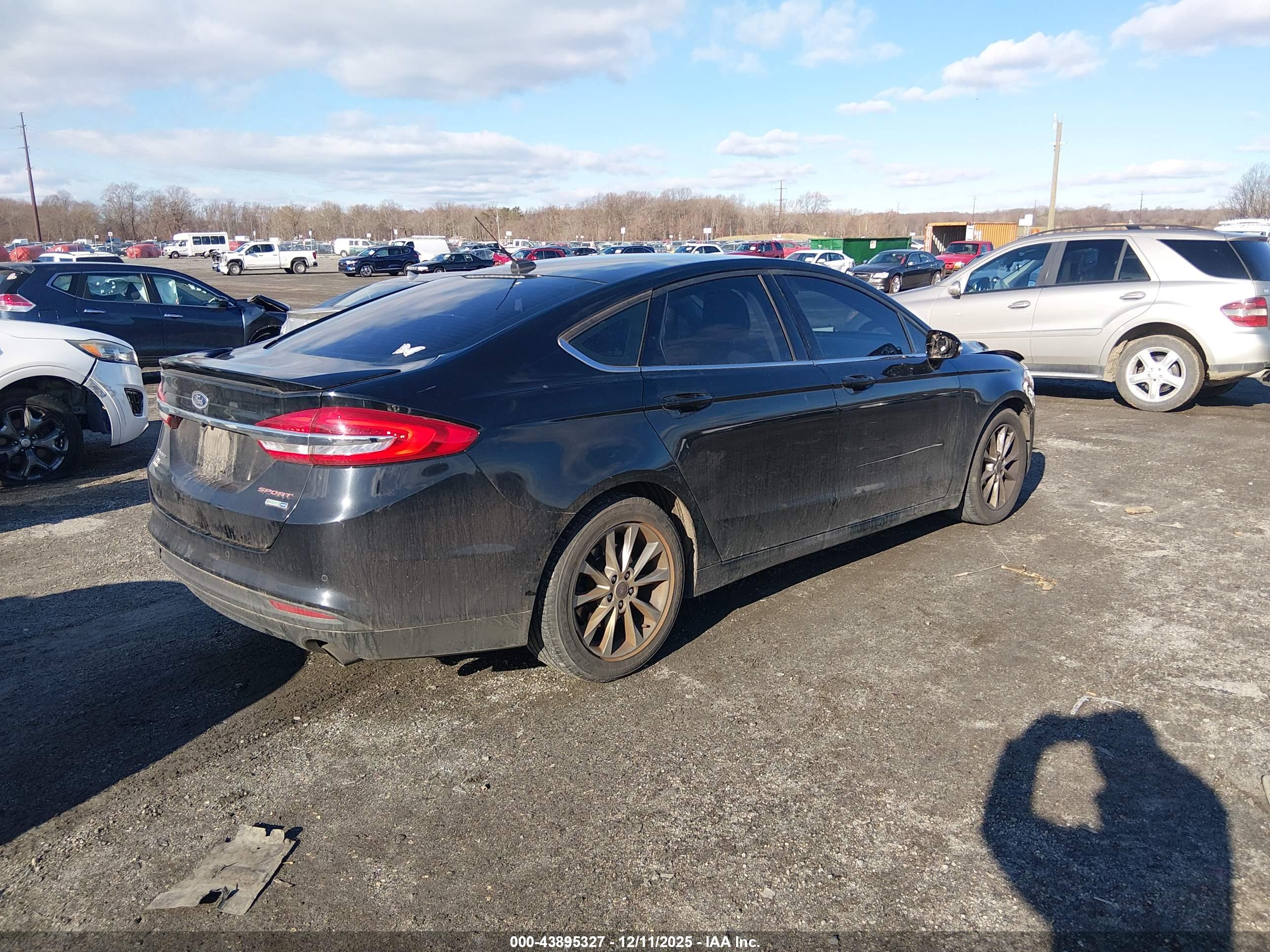 FORD FUSION image 4
