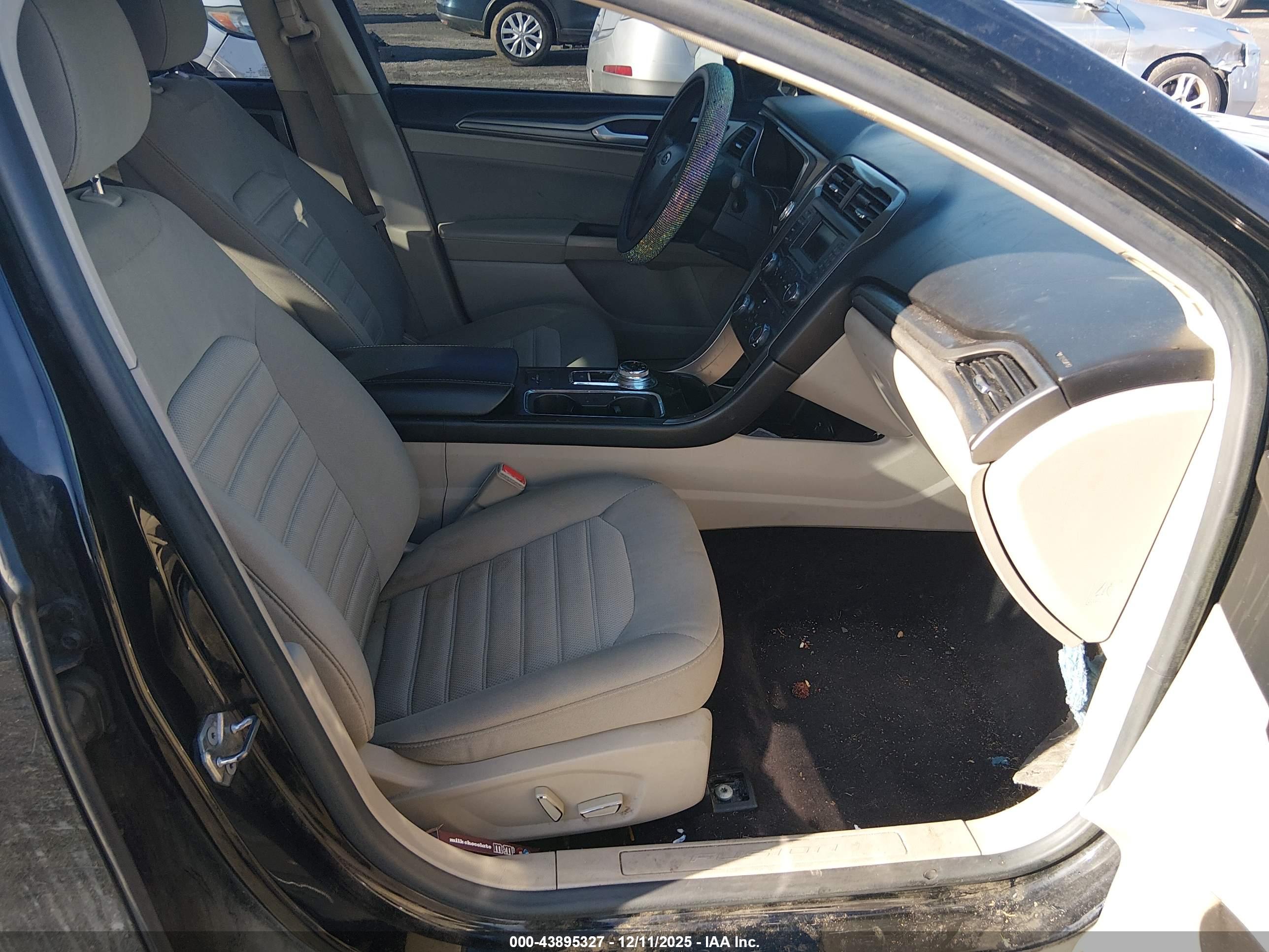 FORD FUSION image 5