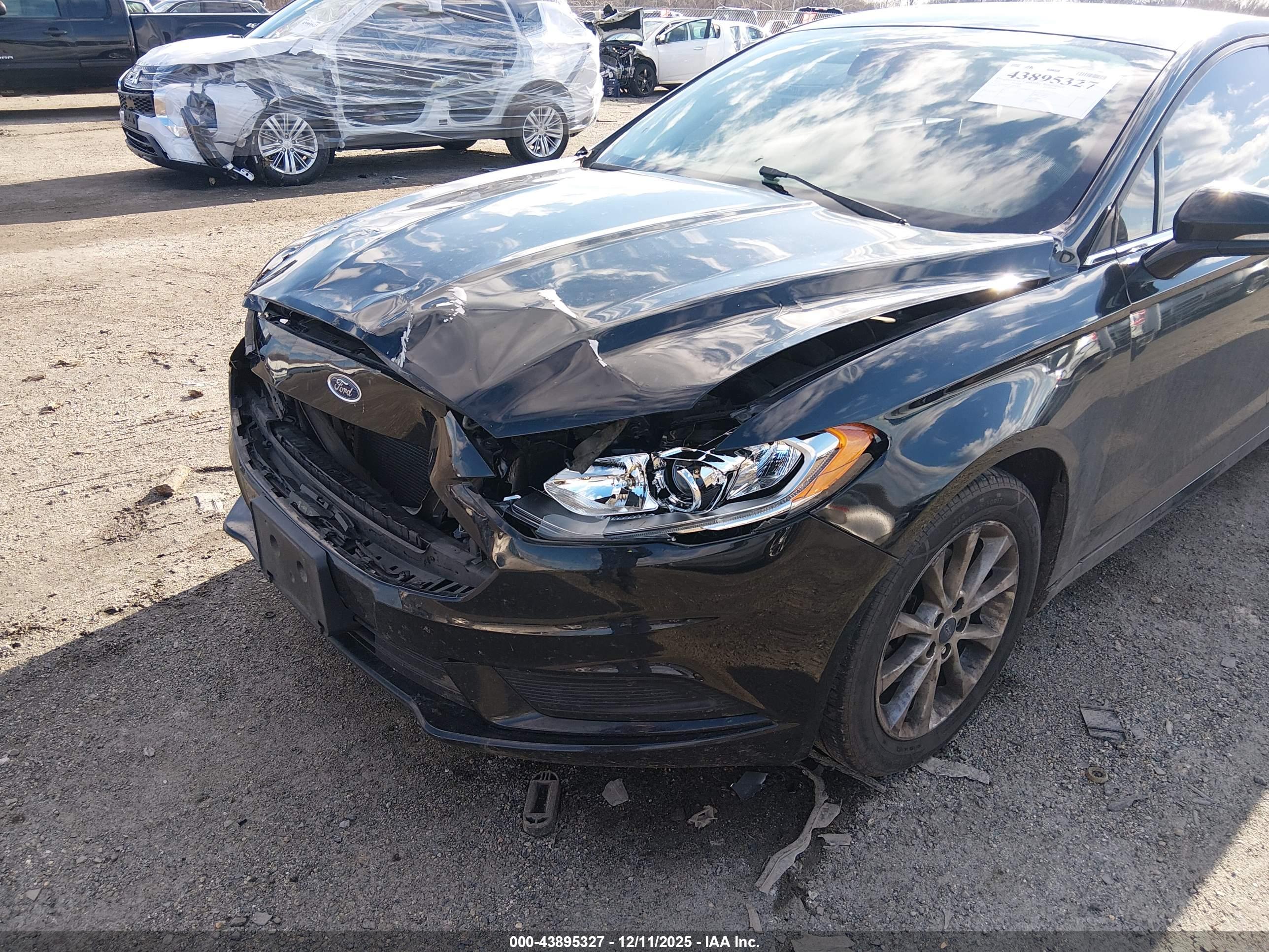 FORD FUSION image 6