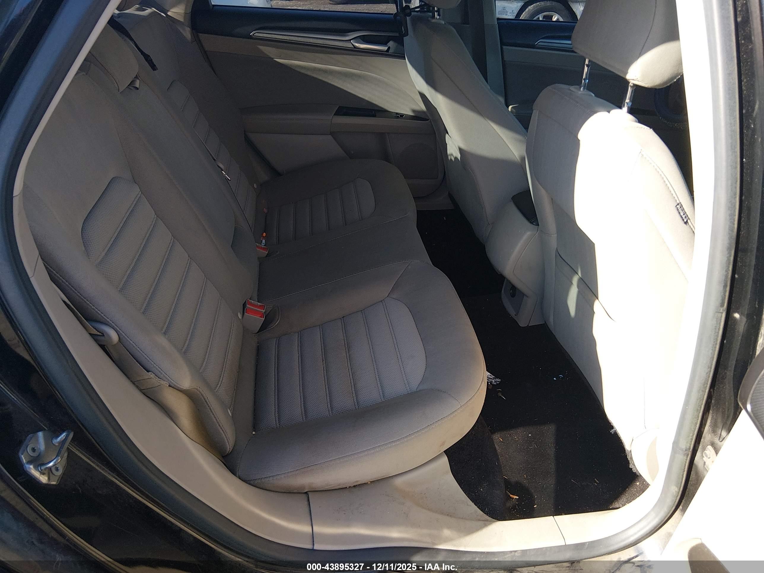 FORD FUSION image 8