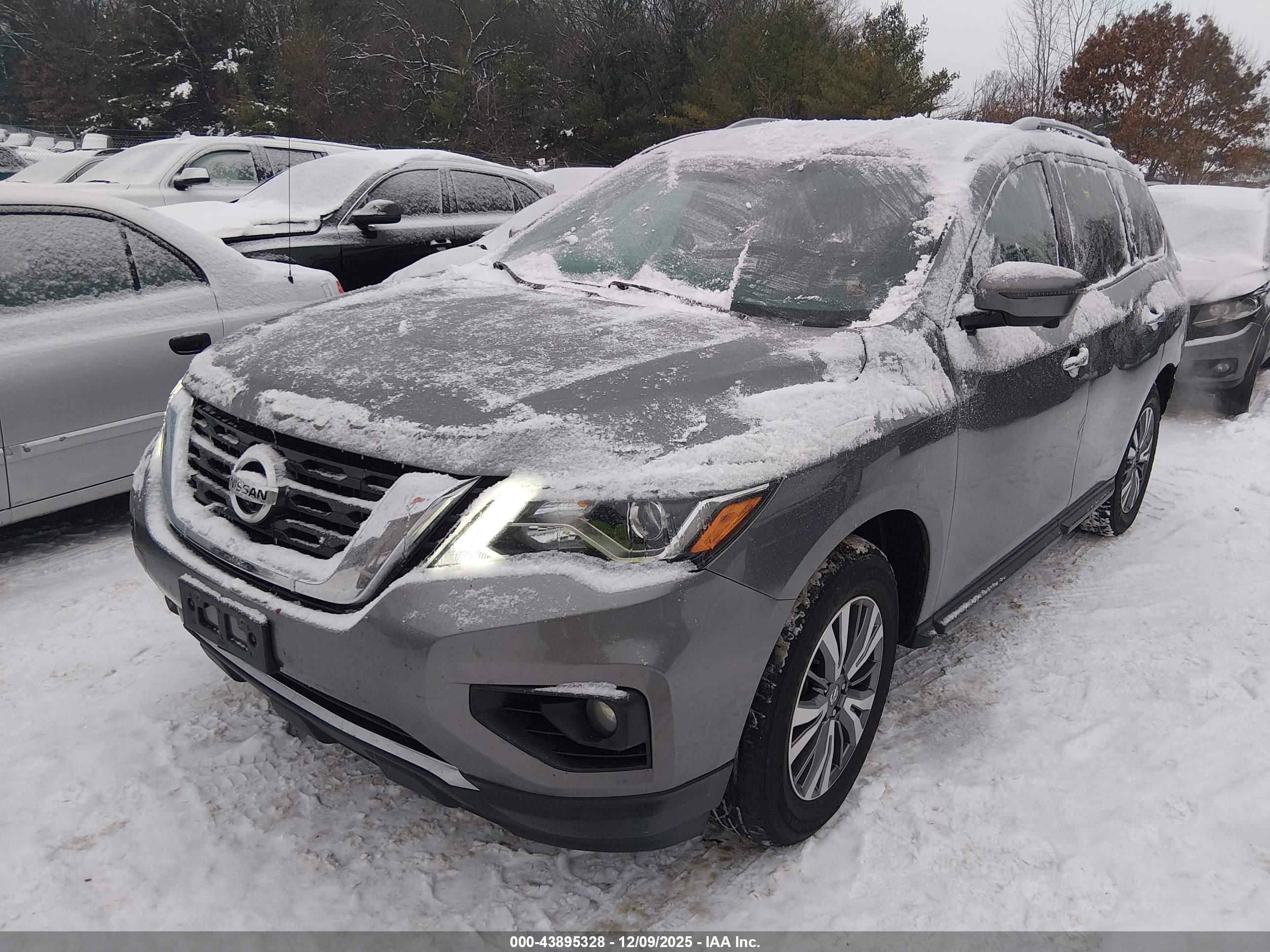 NISSAN PATHFINDER image 2