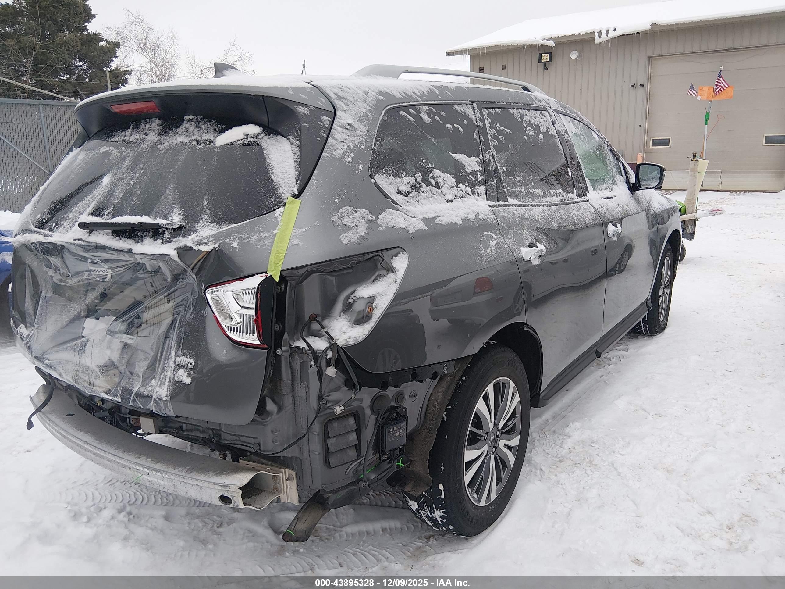 NISSAN PATHFINDER image 4