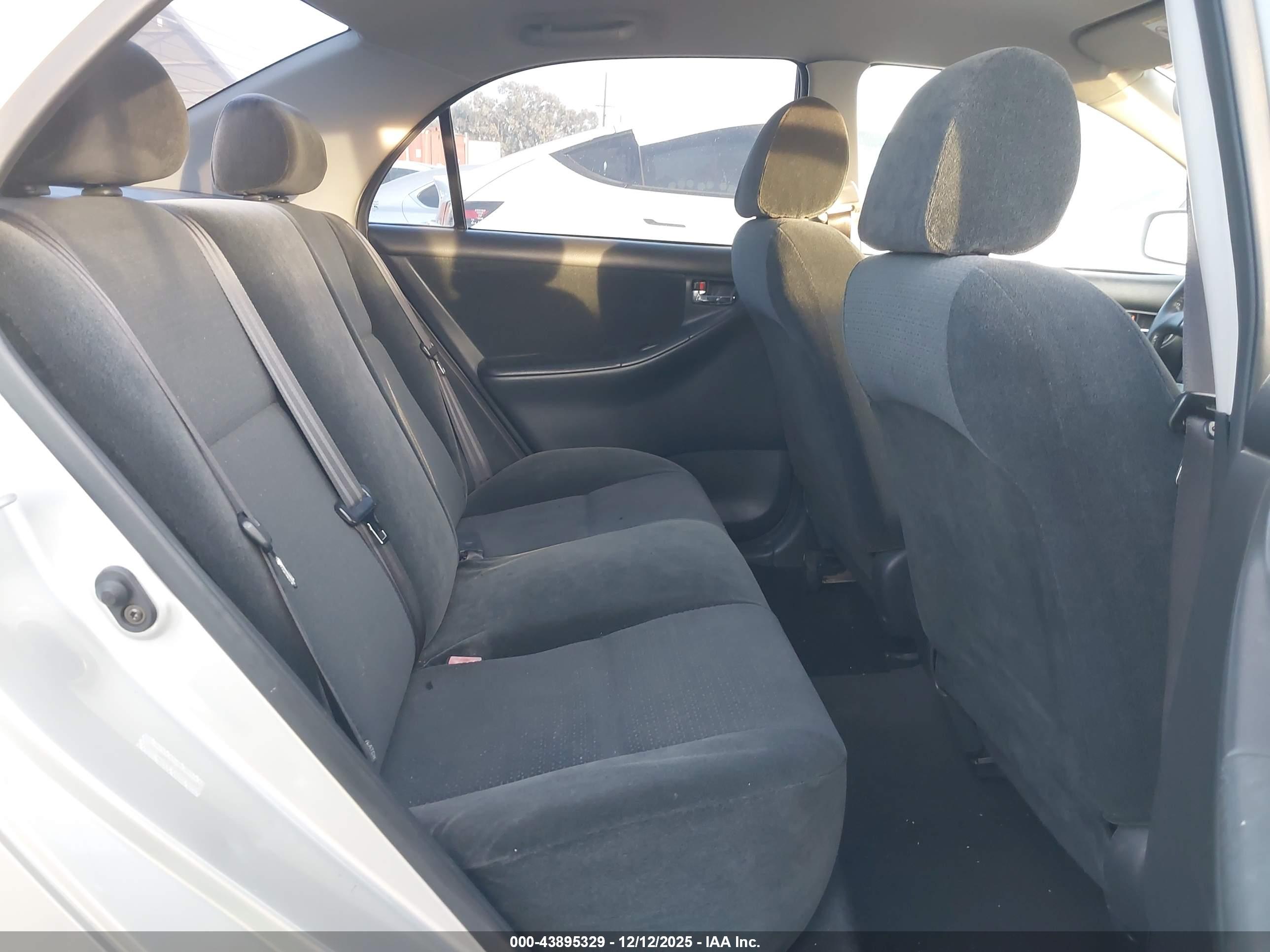 TOYOTA COROLLA image 8