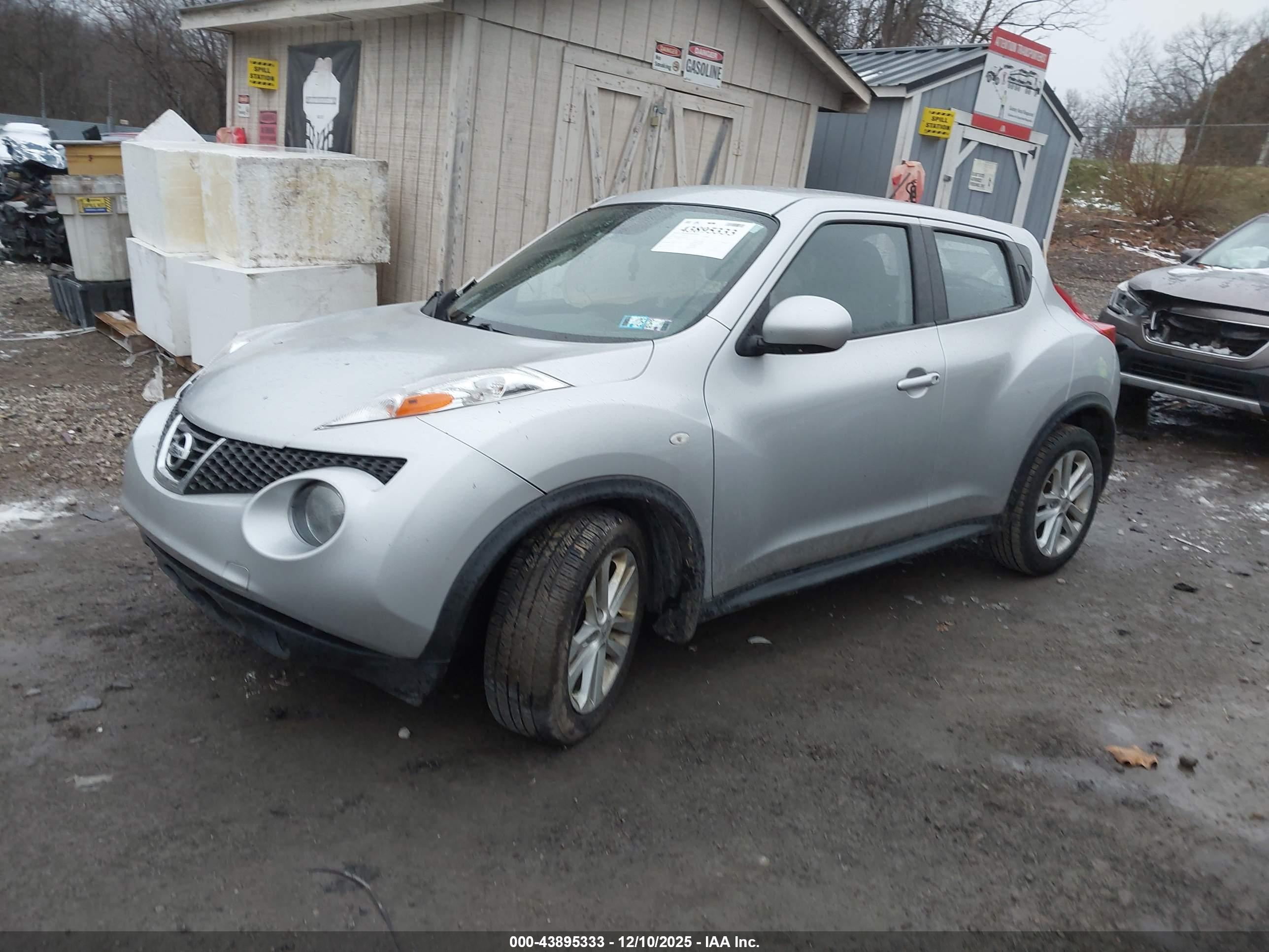 NISSAN JUKE image 2
