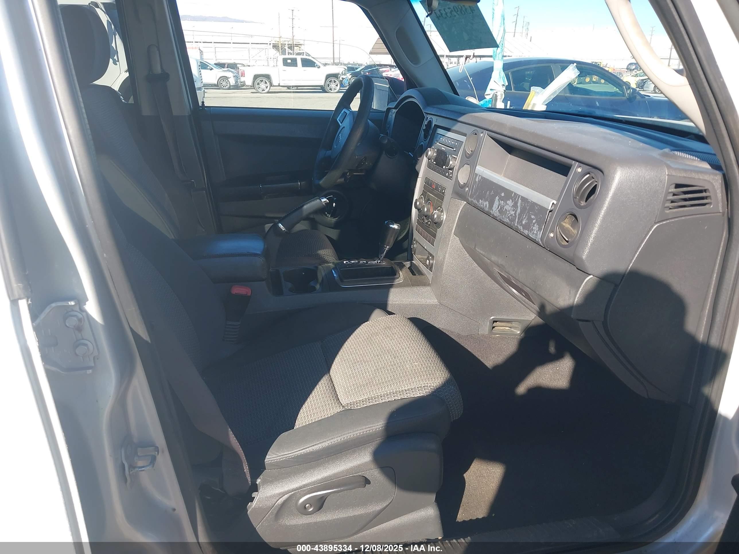 JEEP COMMANDER image 5